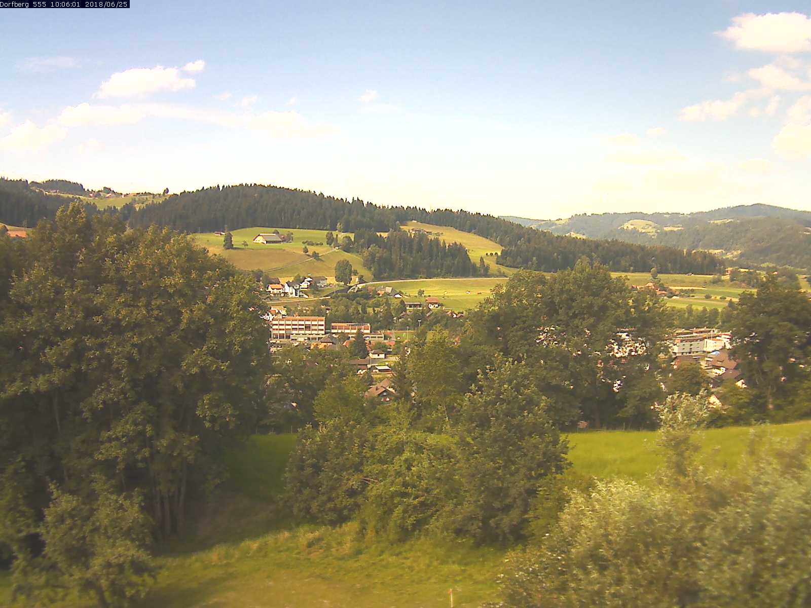 Webcam-Bild: Aussicht vom Dorfberg in Langnau 20180625-100601