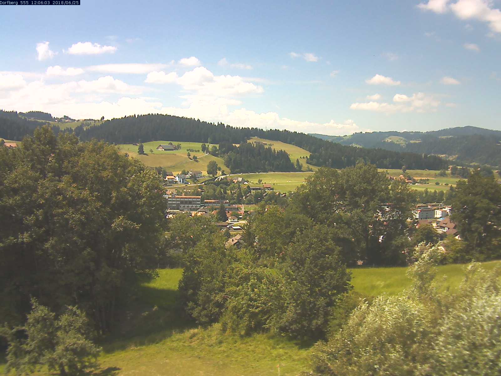 Webcam-Bild: Aussicht vom Dorfberg in Langnau 20180625-120602