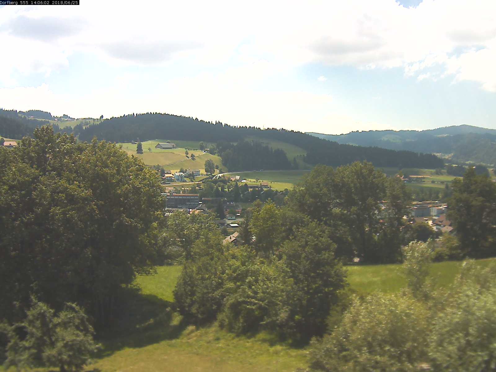 Webcam-Bild: Aussicht vom Dorfberg in Langnau 20180625-140602