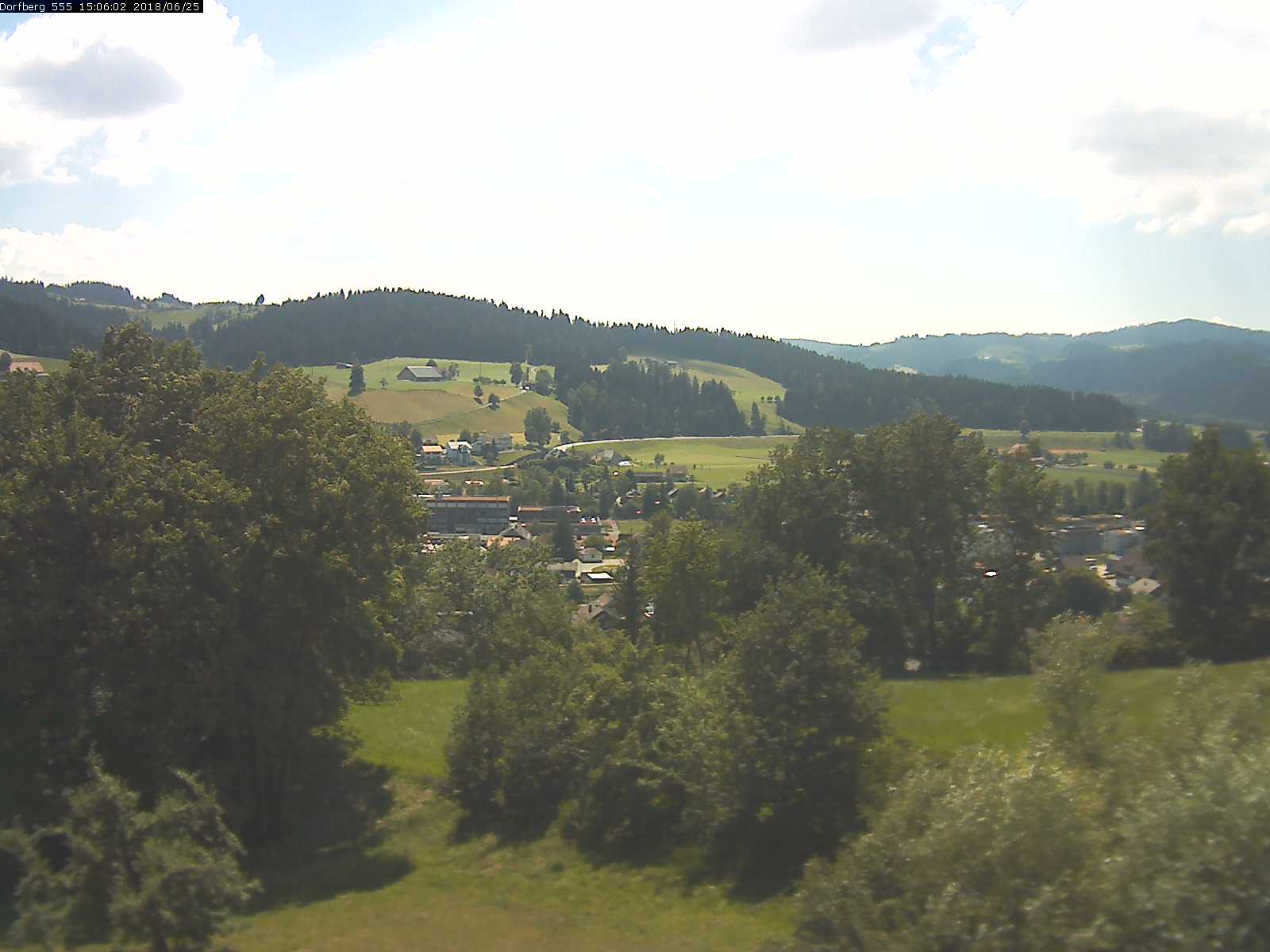 Webcam-Bild: Aussicht vom Dorfberg in Langnau 20180625-150601