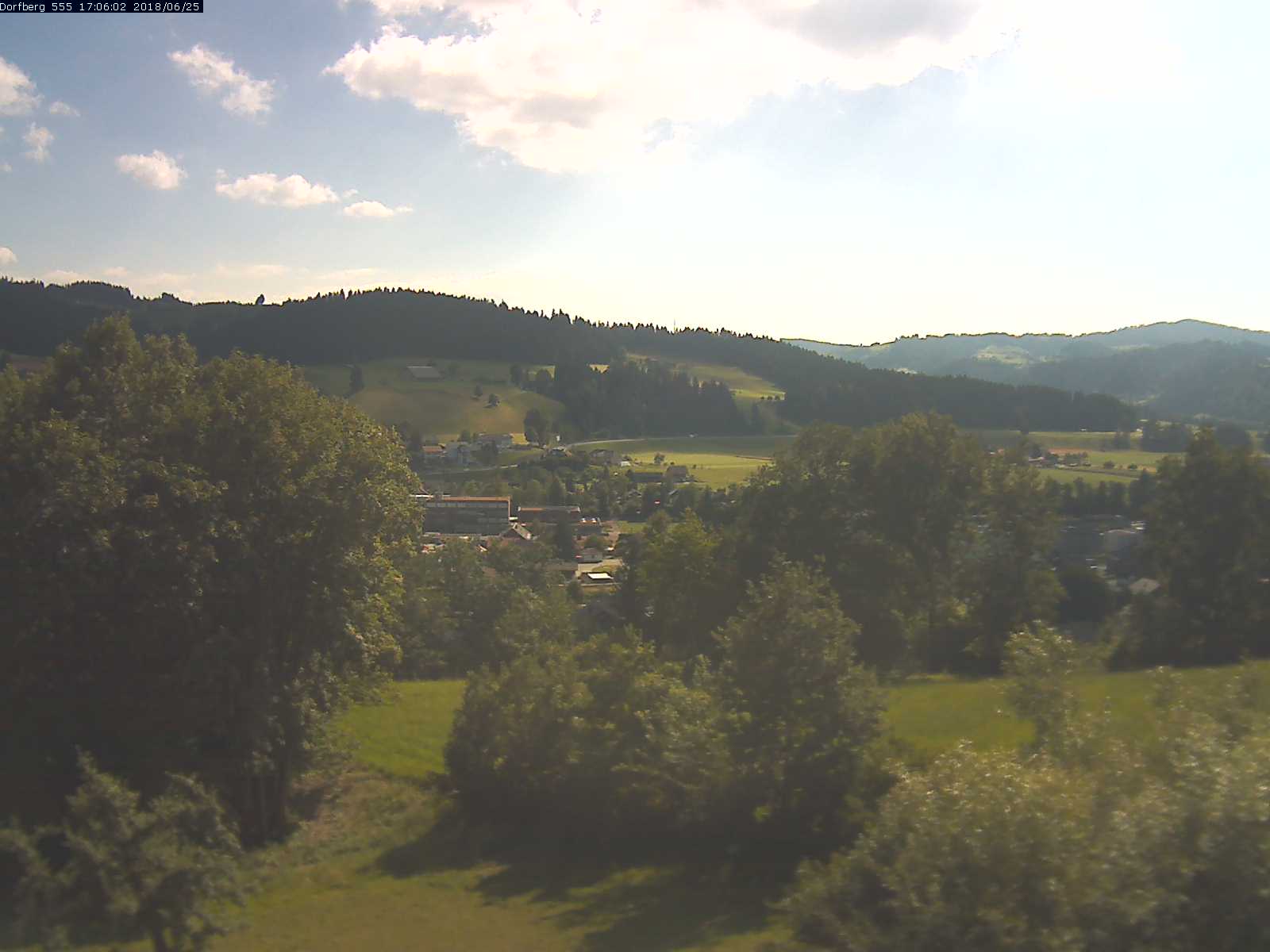 Webcam-Bild: Aussicht vom Dorfberg in Langnau 20180625-170601