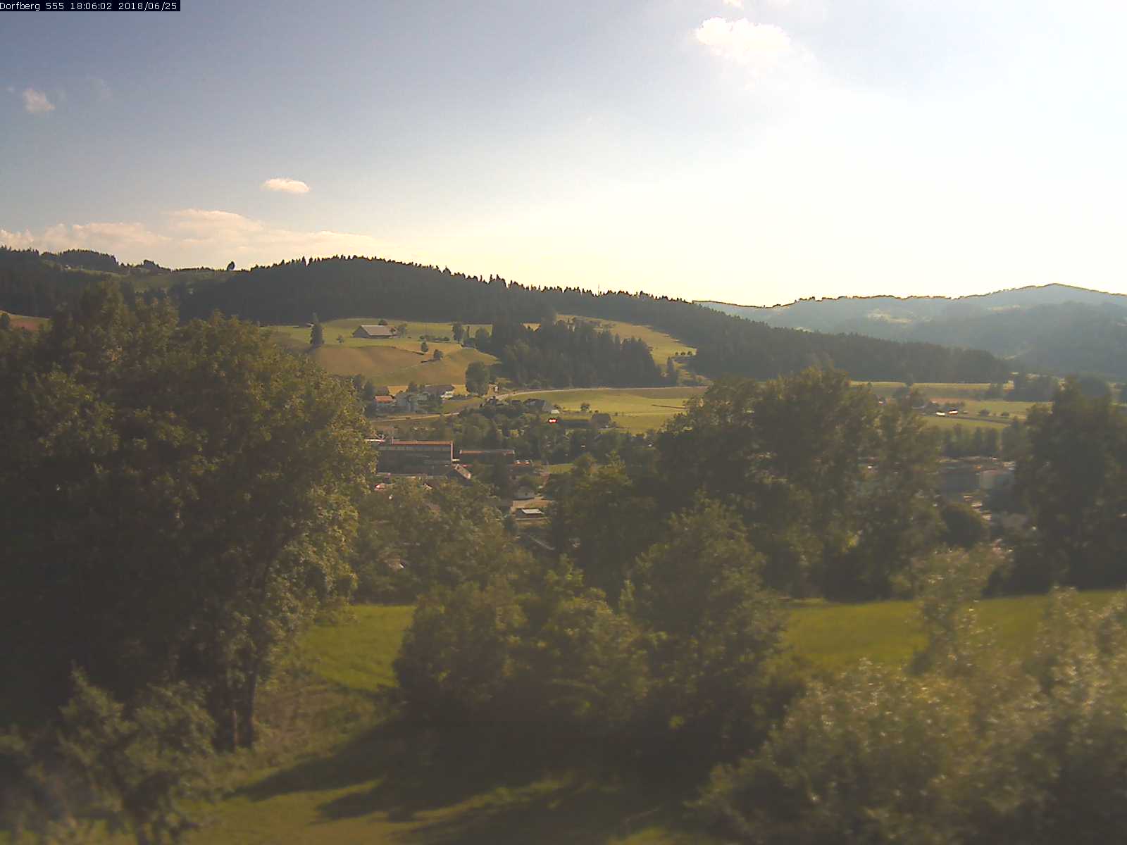 Webcam-Bild: Aussicht vom Dorfberg in Langnau 20180625-180601