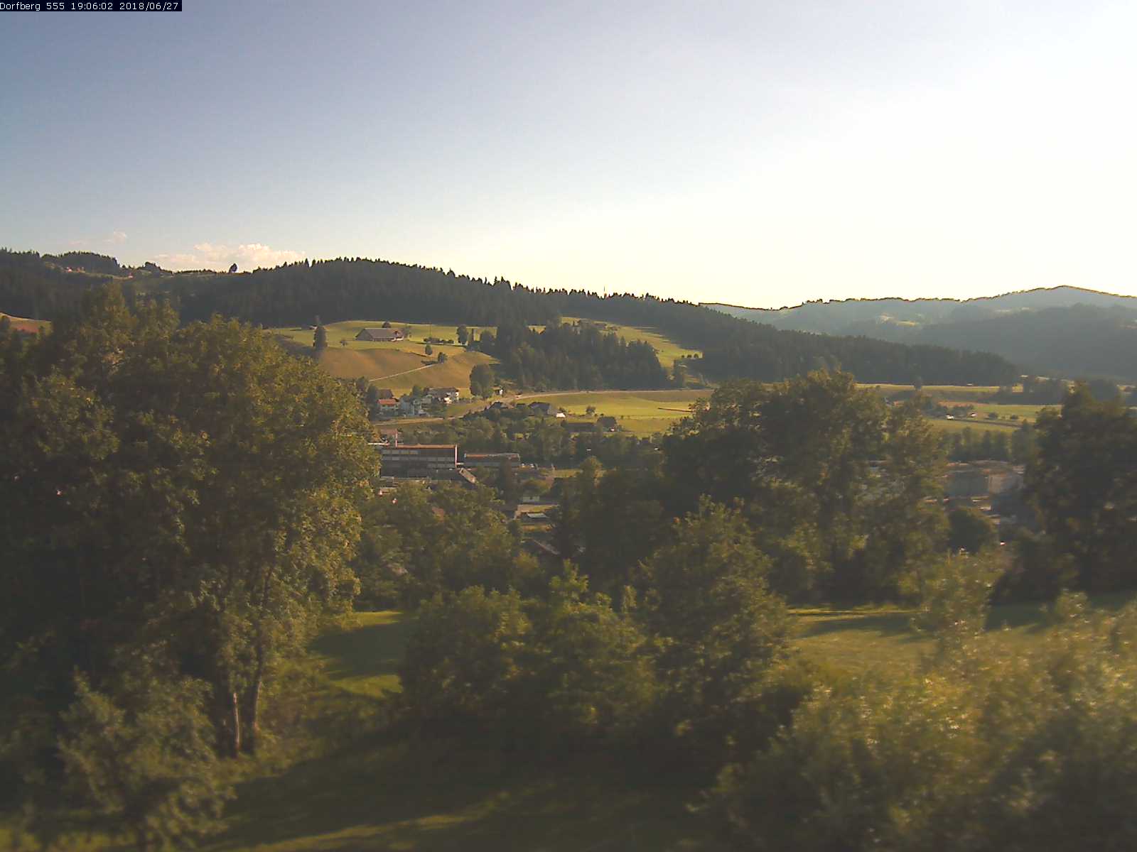 Webcam-Bild: Aussicht vom Dorfberg in Langnau 20180627-190601
