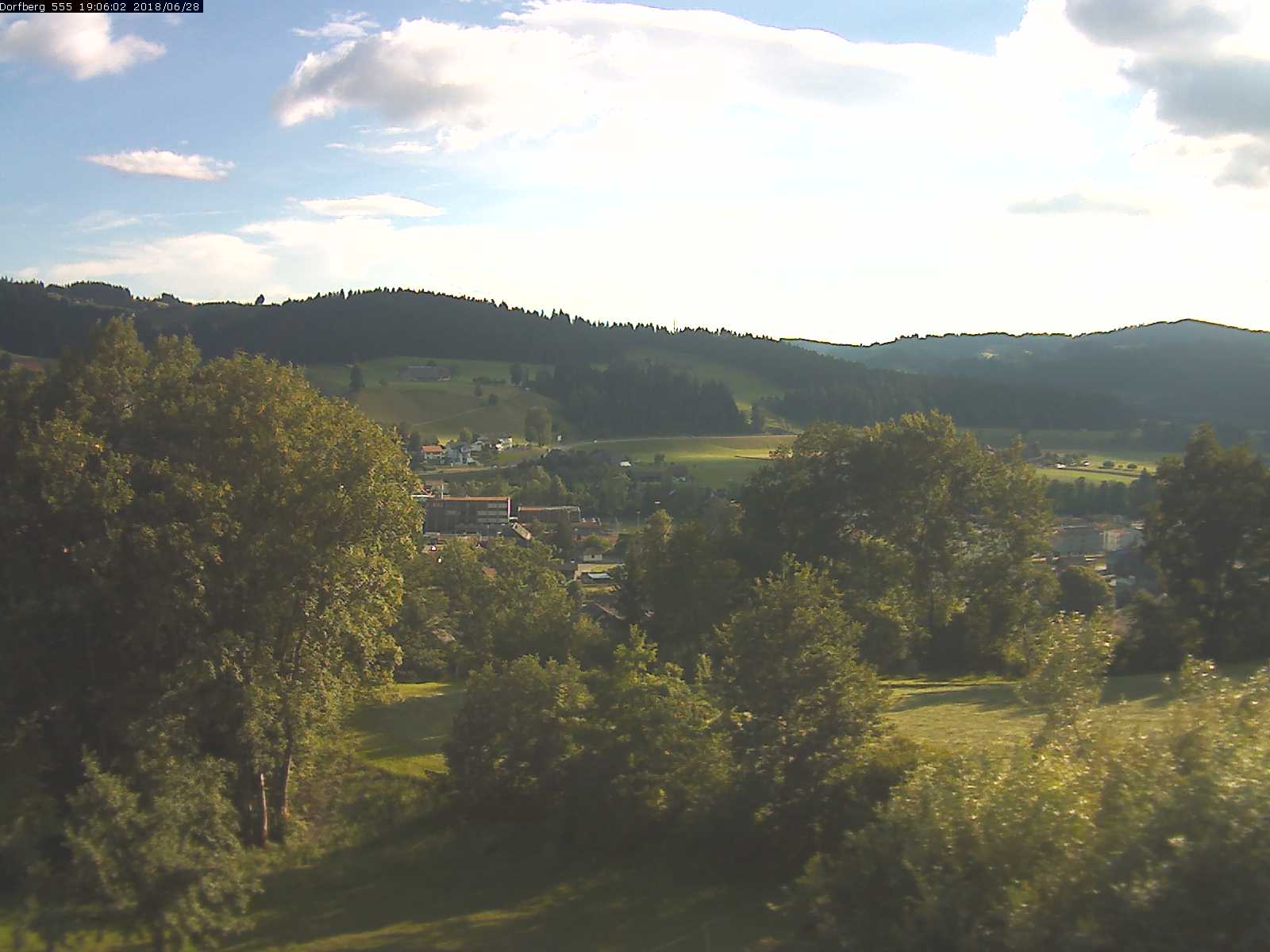 Webcam-Bild: Aussicht vom Dorfberg in Langnau 20180628-190601
