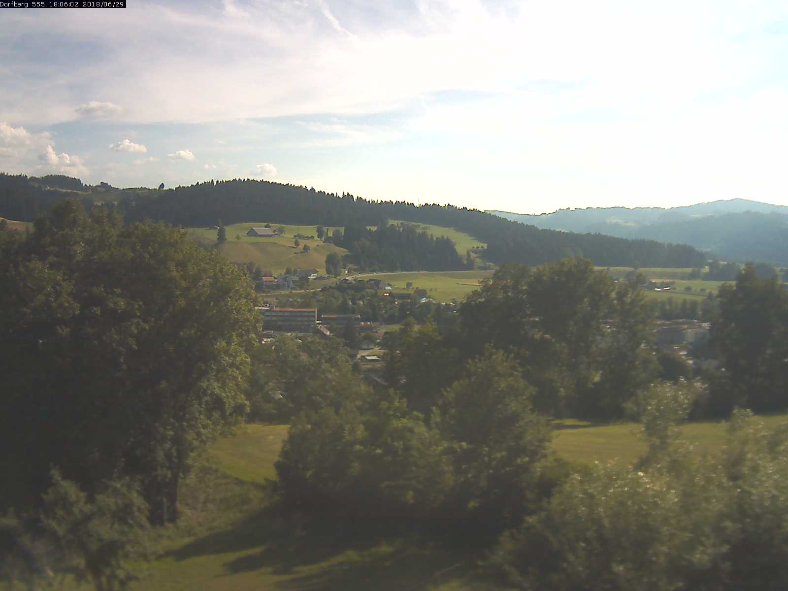 Webcam-Bild: Aussicht vom Dorfberg in Langnau 20180629-180601