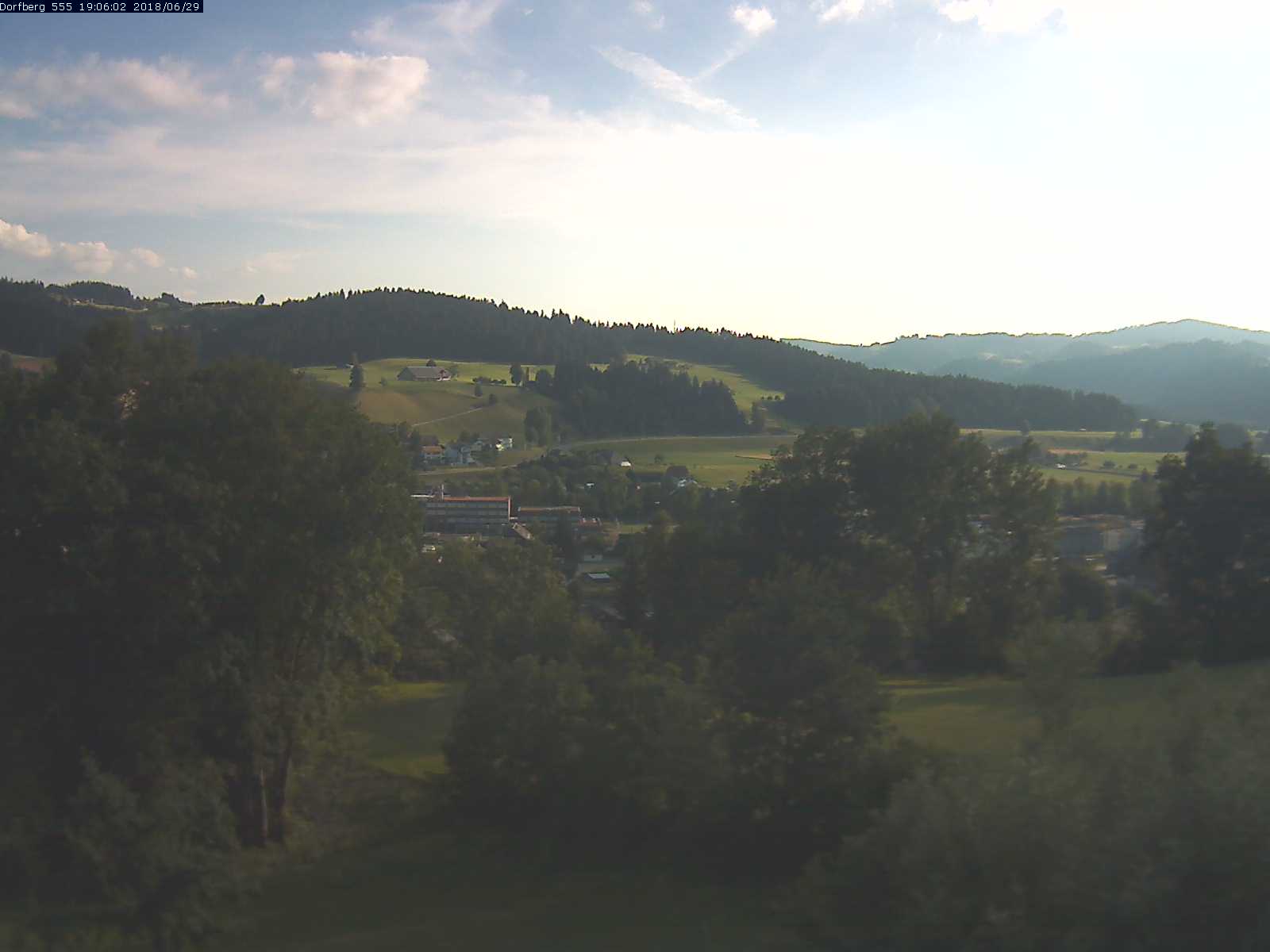 Webcam-Bild: Aussicht vom Dorfberg in Langnau 20180629-190601