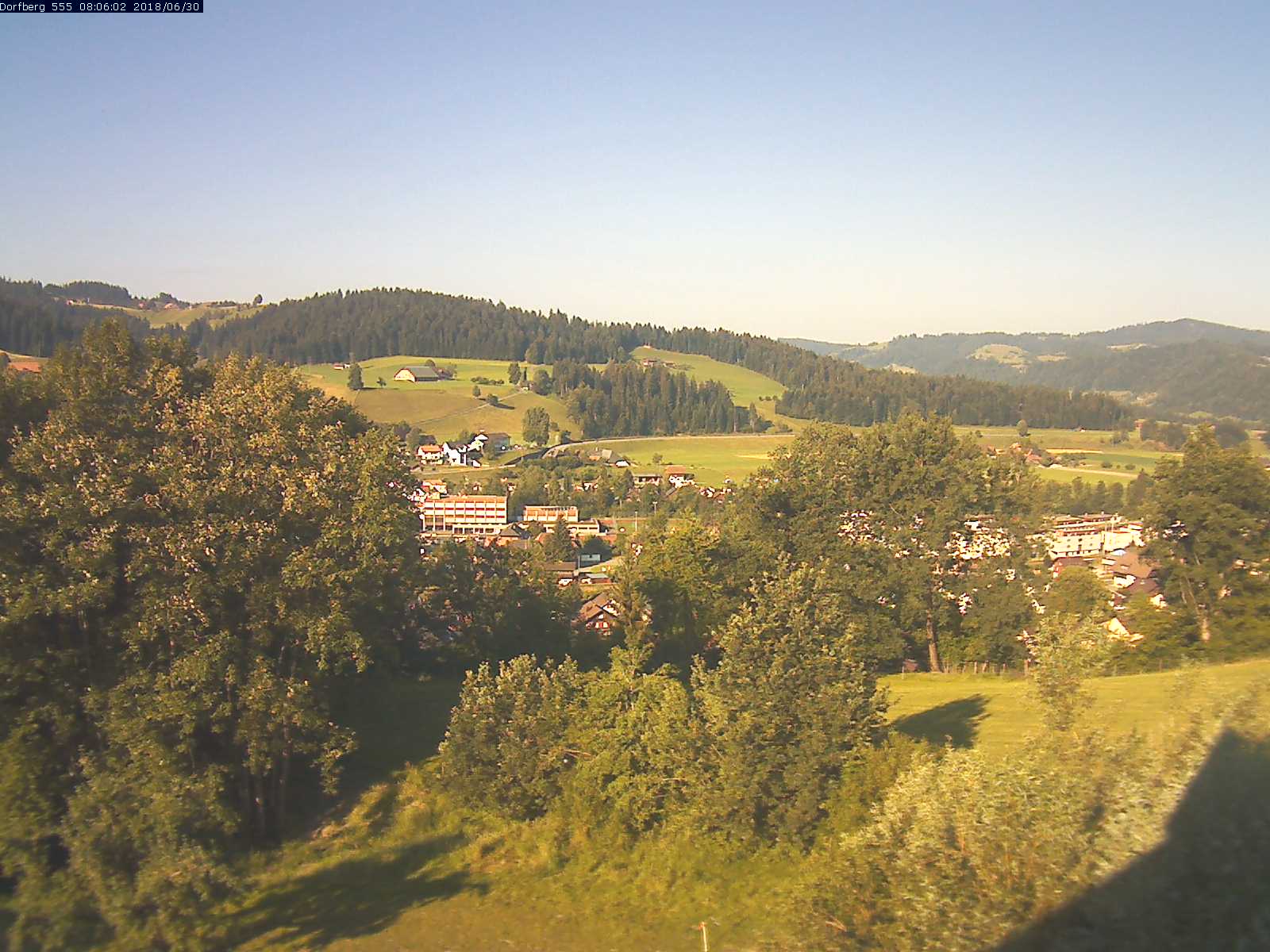 Webcam-Bild: Aussicht vom Dorfberg in Langnau 20180630-080601