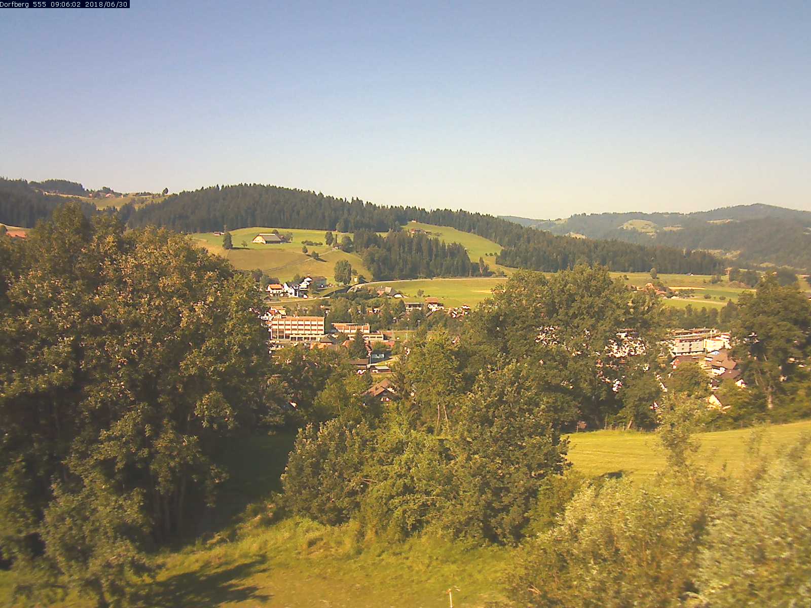 Webcam-Bild: Aussicht vom Dorfberg in Langnau 20180630-090601