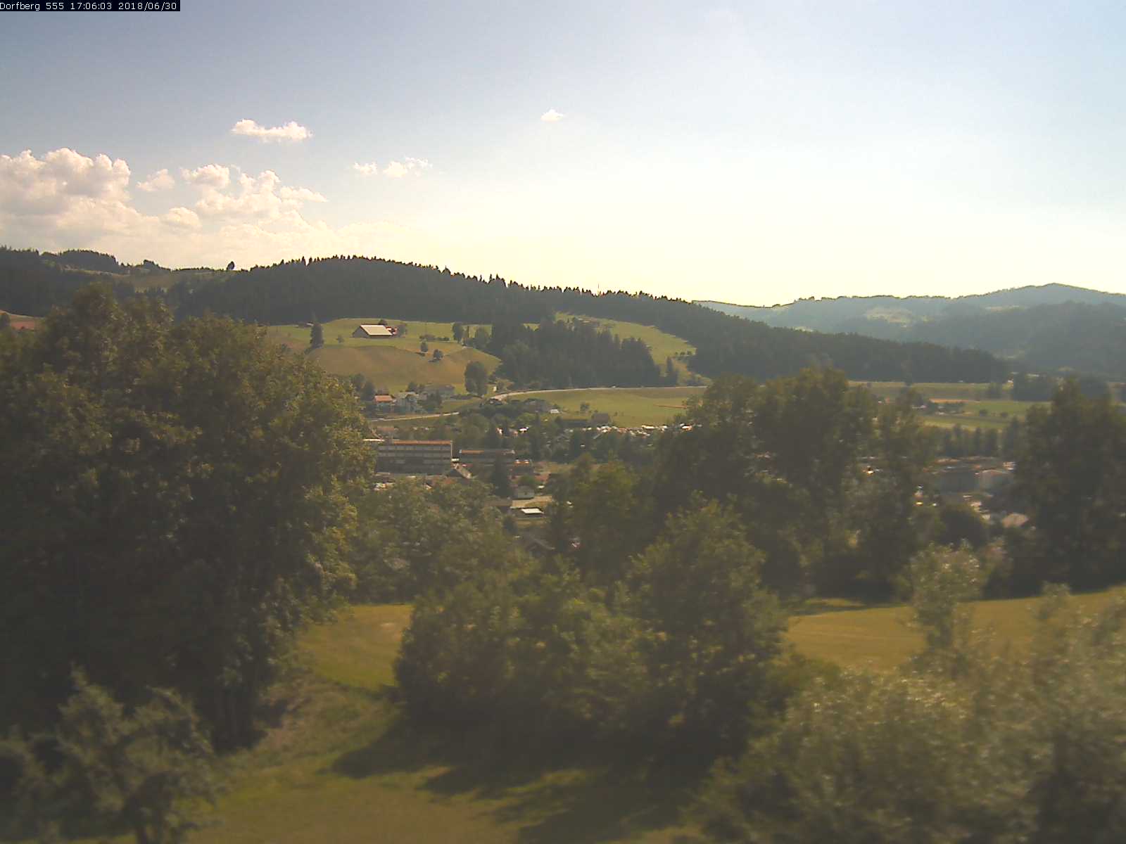 Webcam-Bild: Aussicht vom Dorfberg in Langnau 20180630-170601