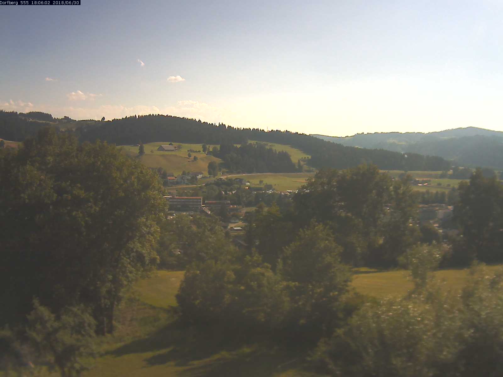 Webcam-Bild: Aussicht vom Dorfberg in Langnau 20180630-180601