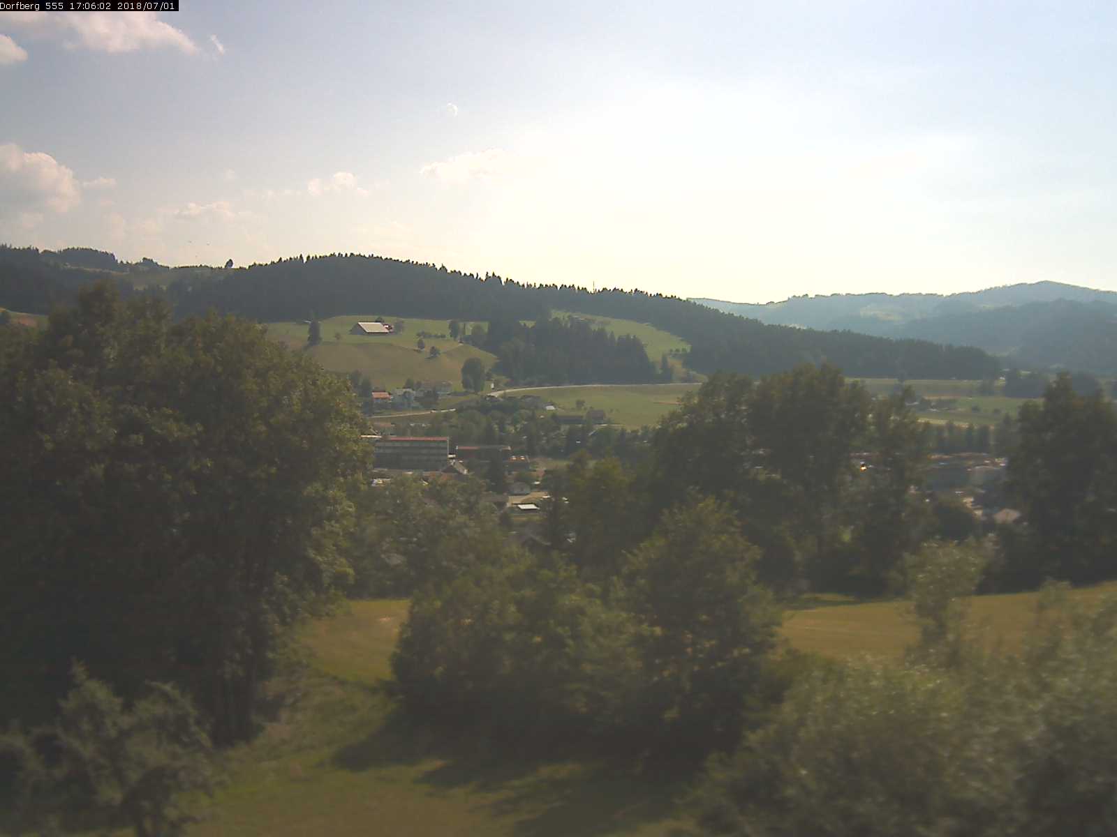 Webcam-Bild: Aussicht vom Dorfberg in Langnau 20180701-170601