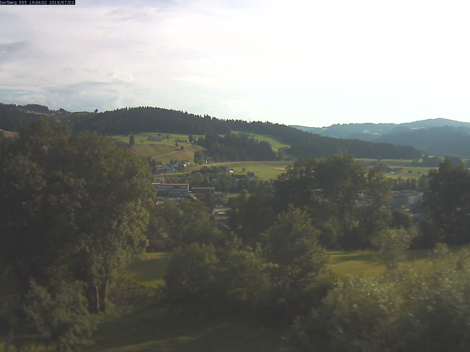 Webcam-Bild: Aussicht vom Dorfberg in Langnau 20180703-190601