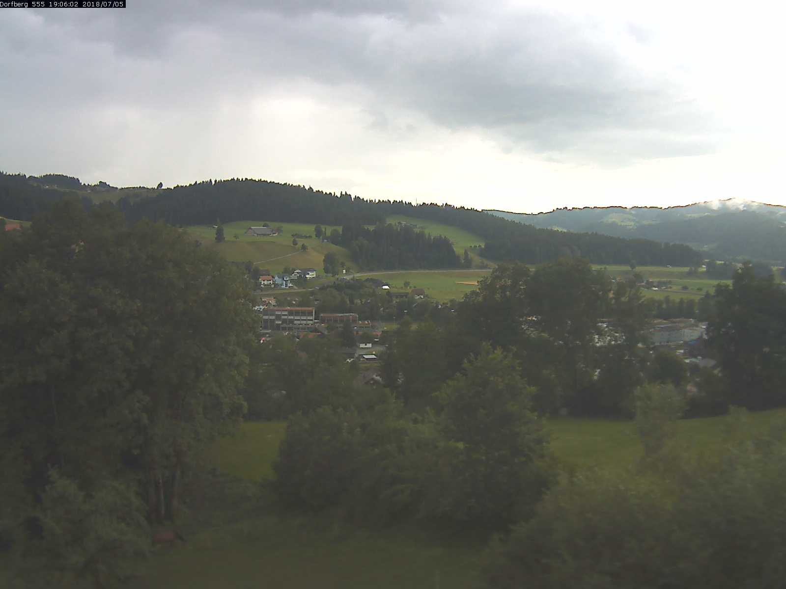 Webcam-Bild: Aussicht vom Dorfberg in Langnau 20180705-190601