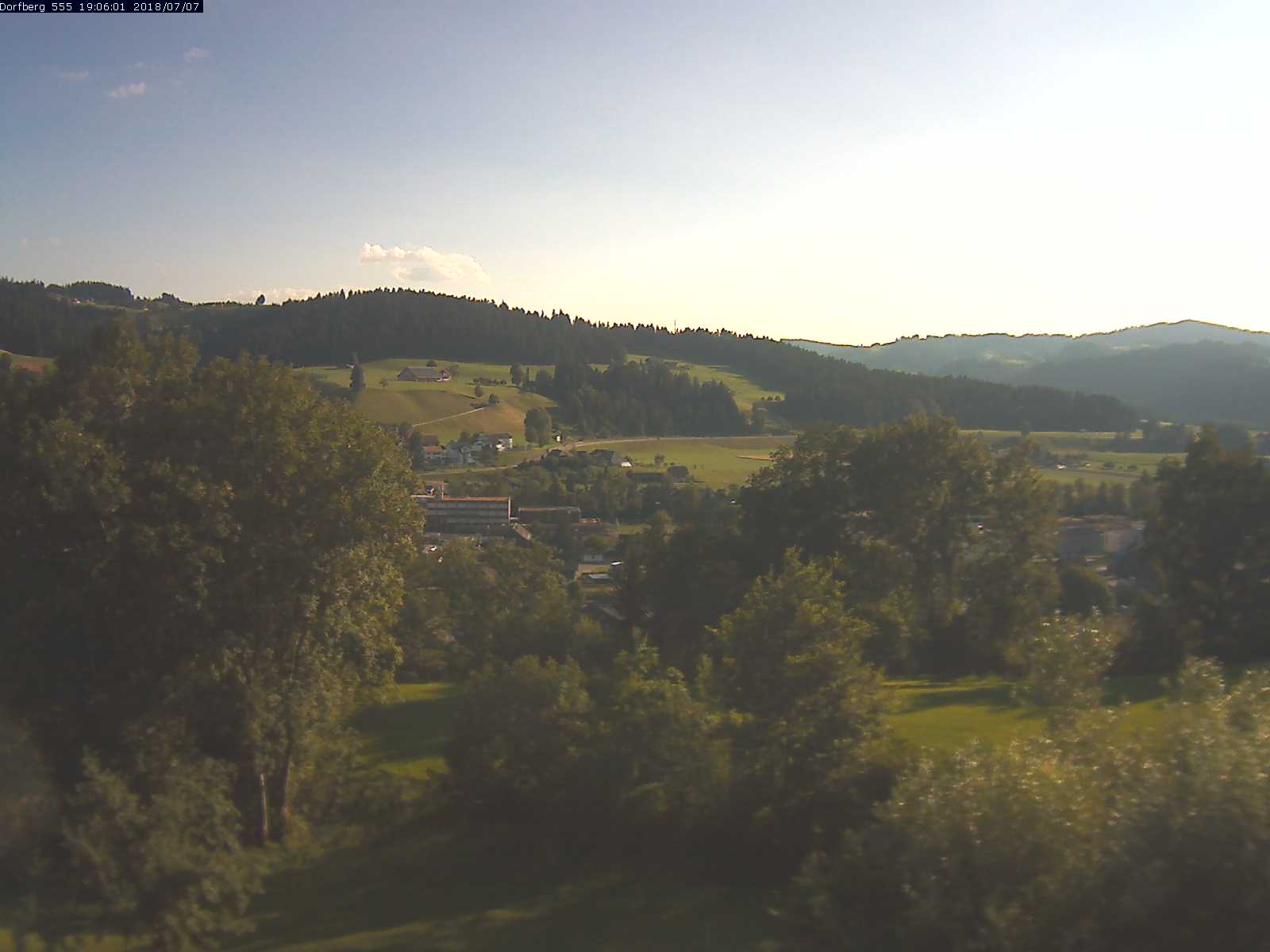 Webcam-Bild: Aussicht vom Dorfberg in Langnau 20180707-190601