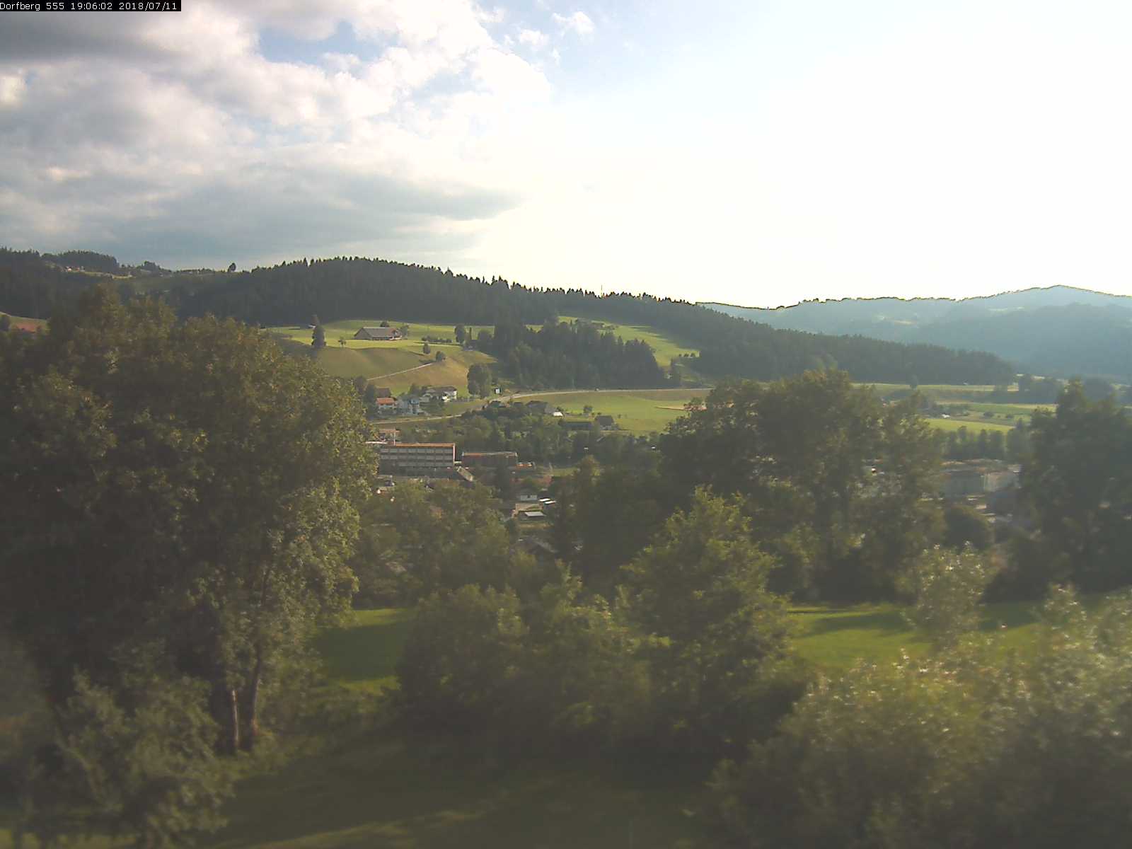 Webcam-Bild: Aussicht vom Dorfberg in Langnau 20180711-190601
