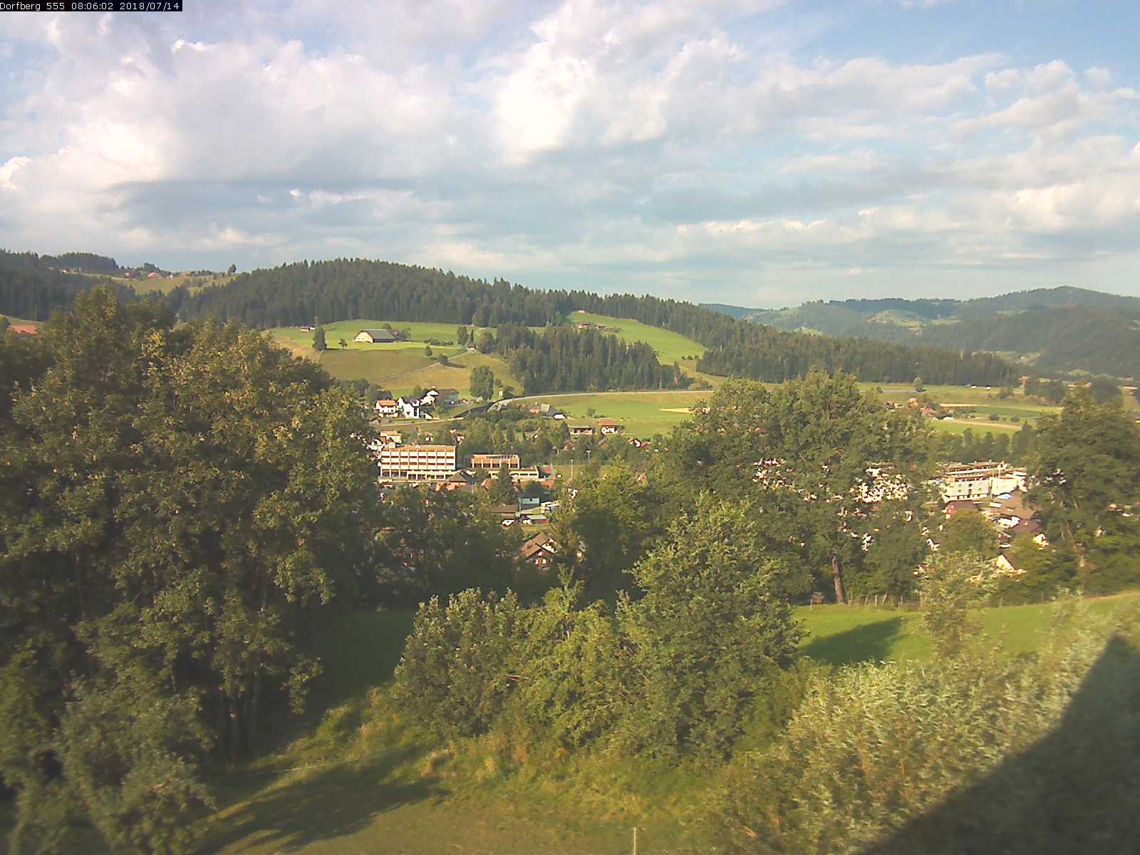 Webcam-Bild: Aussicht vom Dorfberg in Langnau 20180714-080601