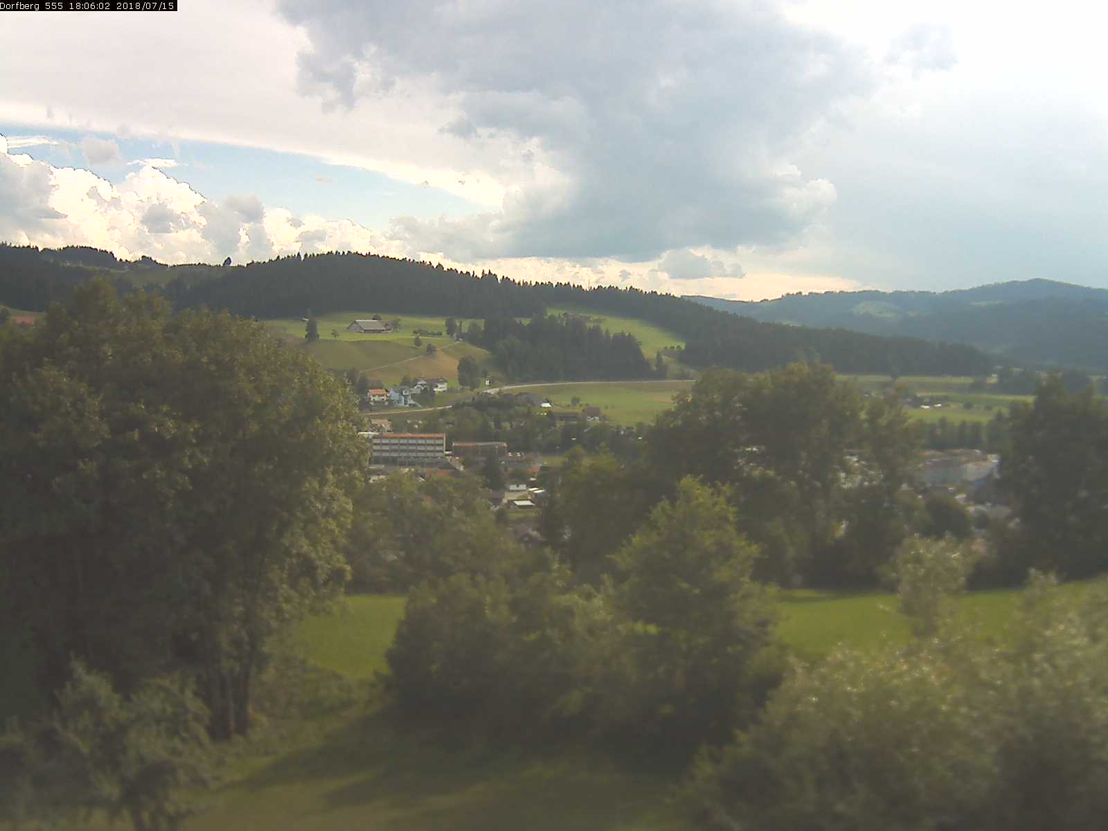 Webcam-Bild: Aussicht vom Dorfberg in Langnau 20180715-180601