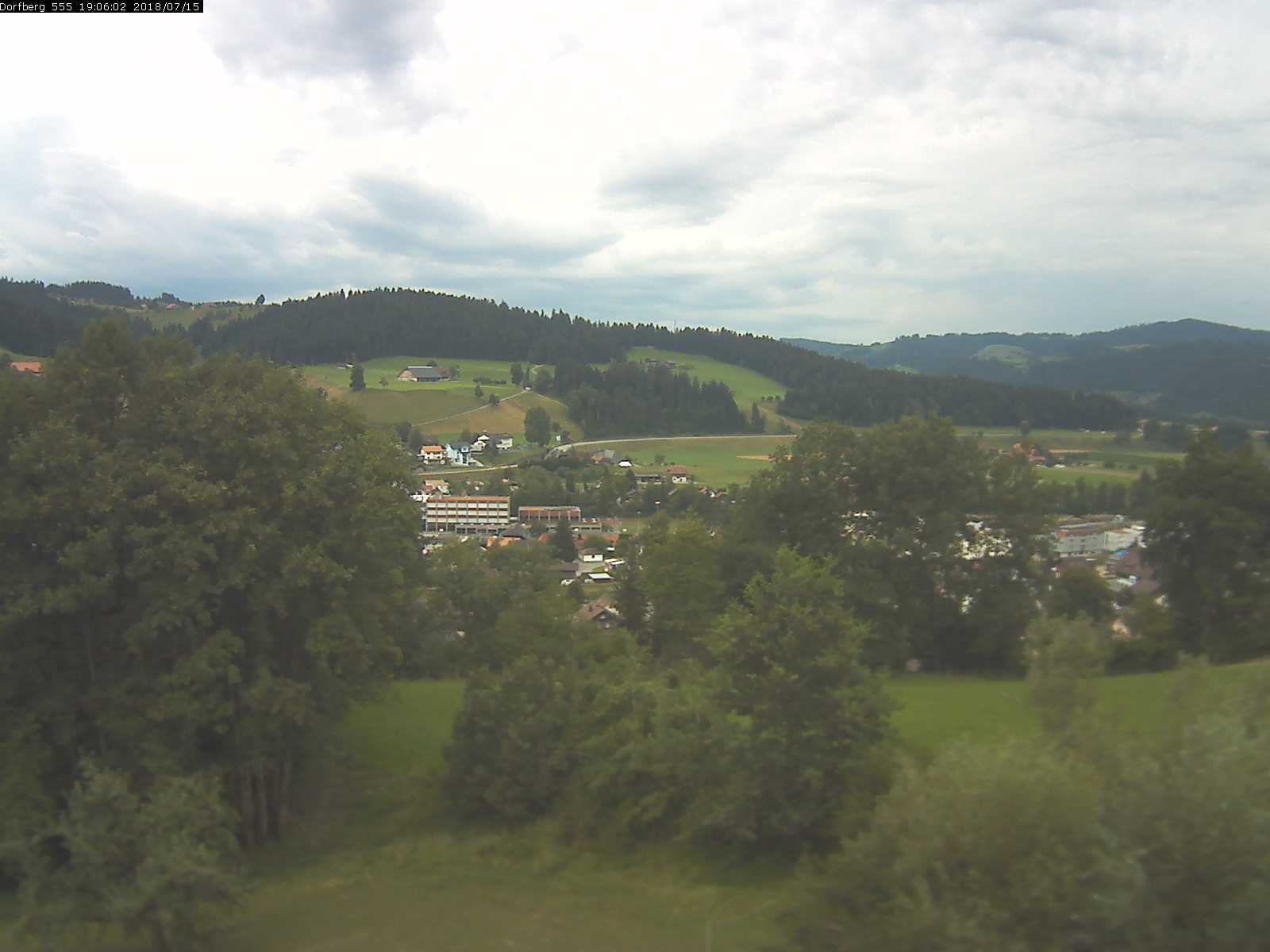 Webcam-Bild: Aussicht vom Dorfberg in Langnau 20180715-190601