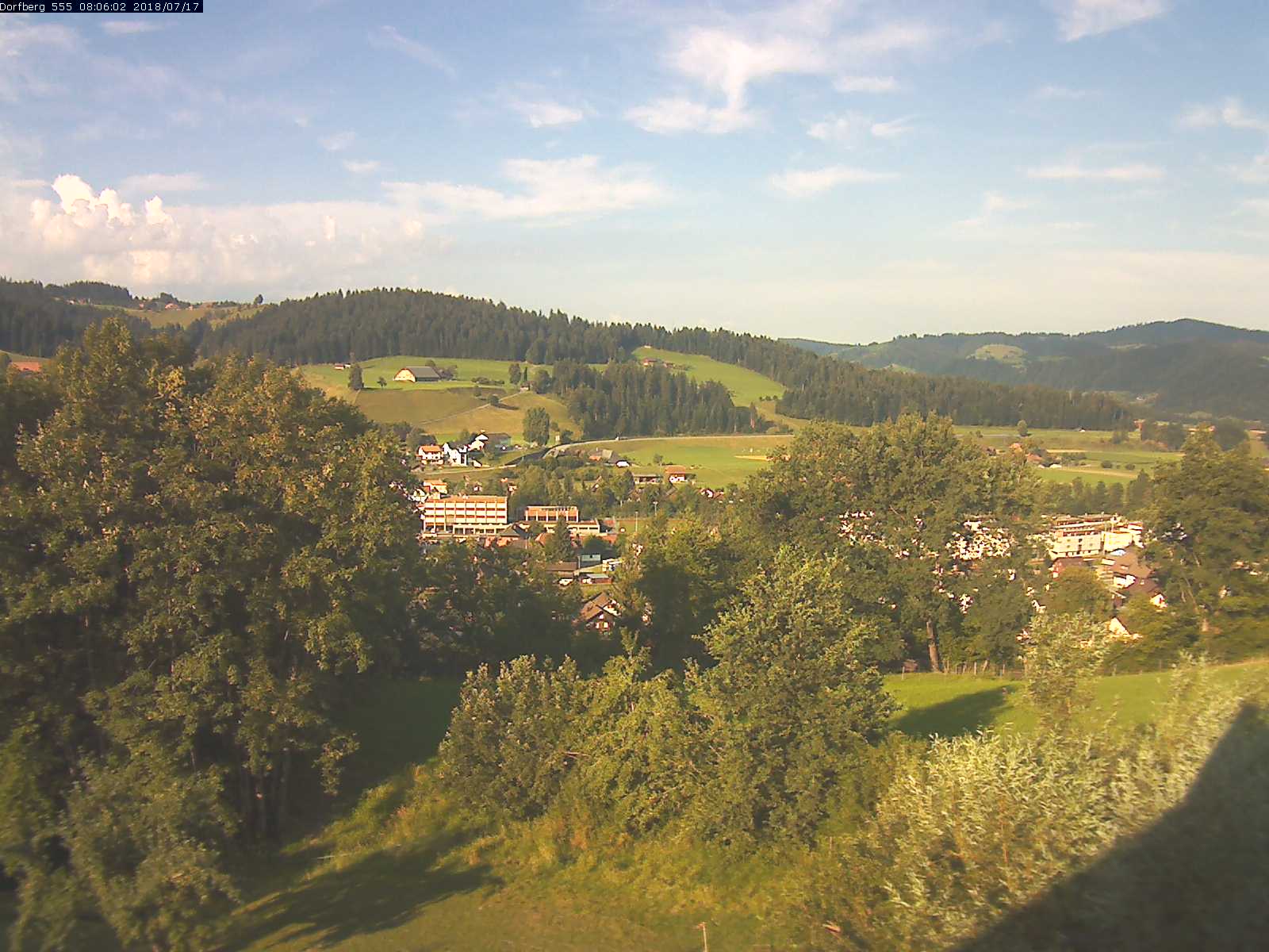 Webcam-Bild: Aussicht vom Dorfberg in Langnau 20180717-080601