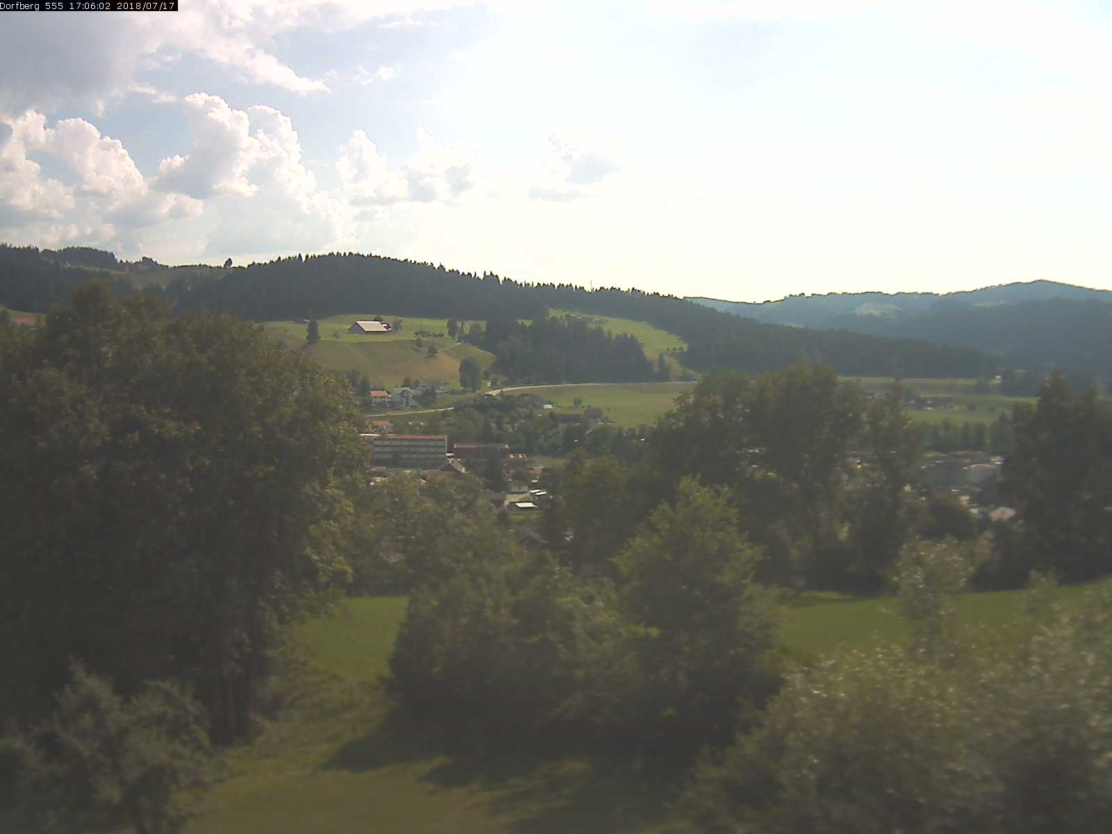 Webcam-Bild: Aussicht vom Dorfberg in Langnau 20180717-170601