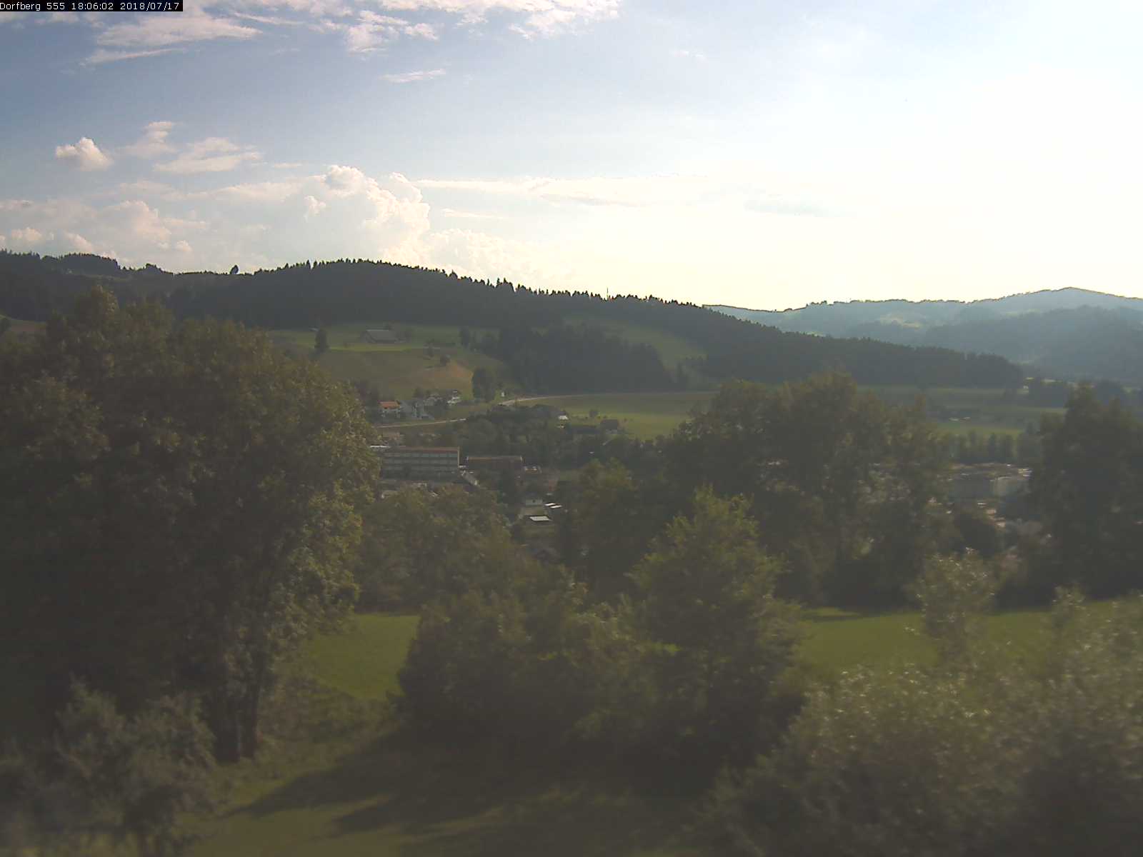 Webcam-Bild: Aussicht vom Dorfberg in Langnau 20180717-180601