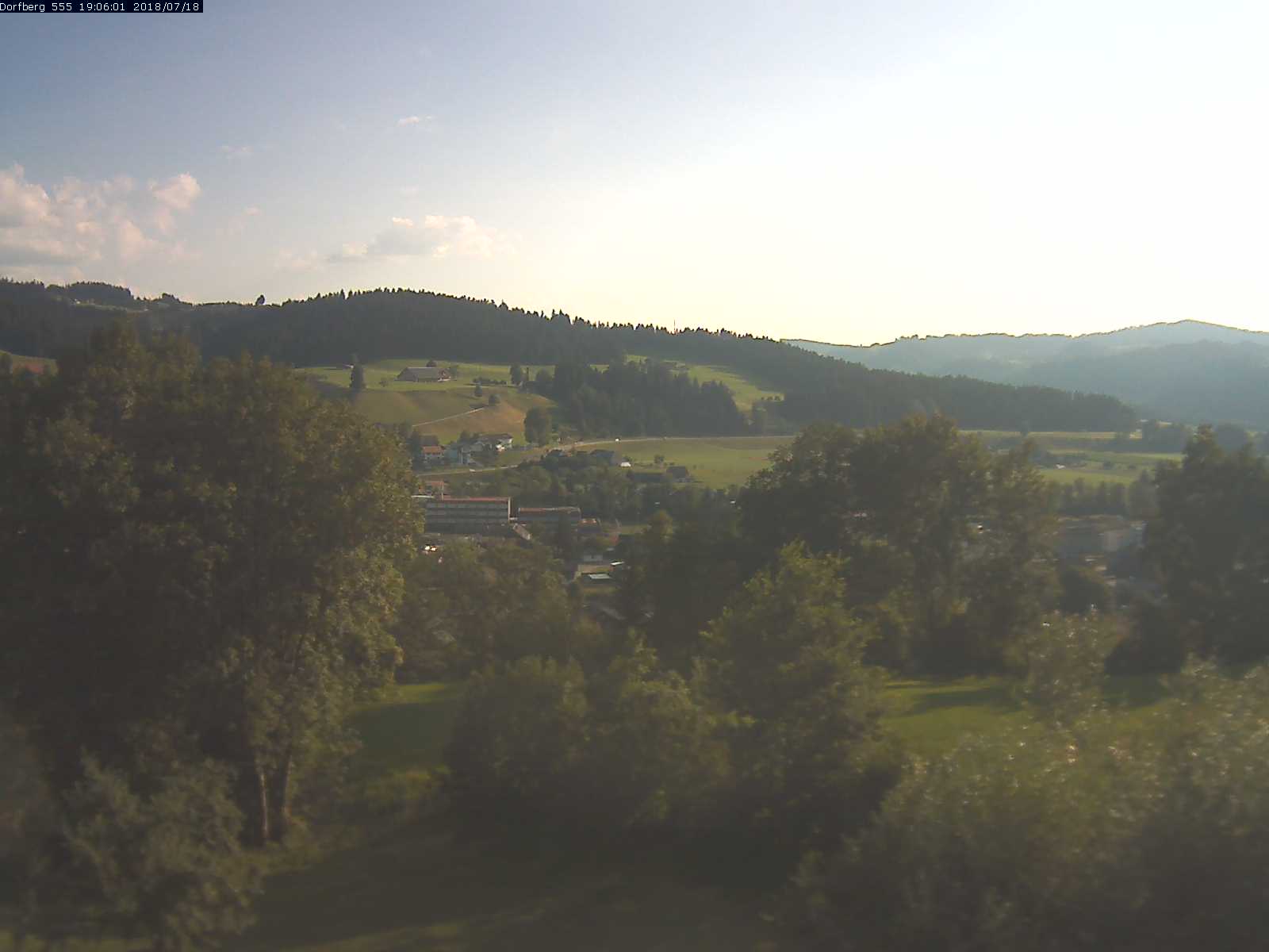 Webcam-Bild: Aussicht vom Dorfberg in Langnau 20180718-190601