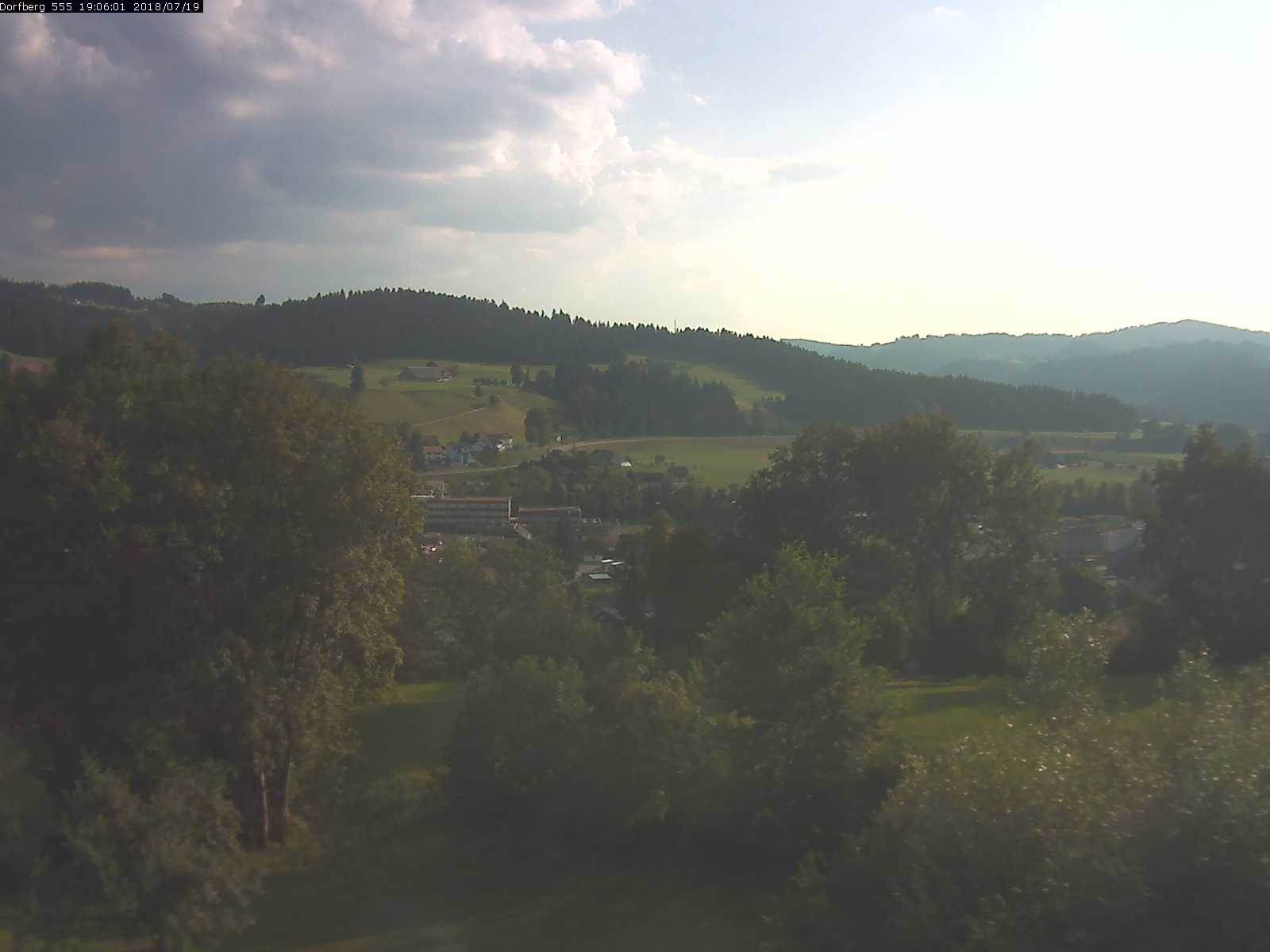 Webcam-Bild: Aussicht vom Dorfberg in Langnau 20180719-190601