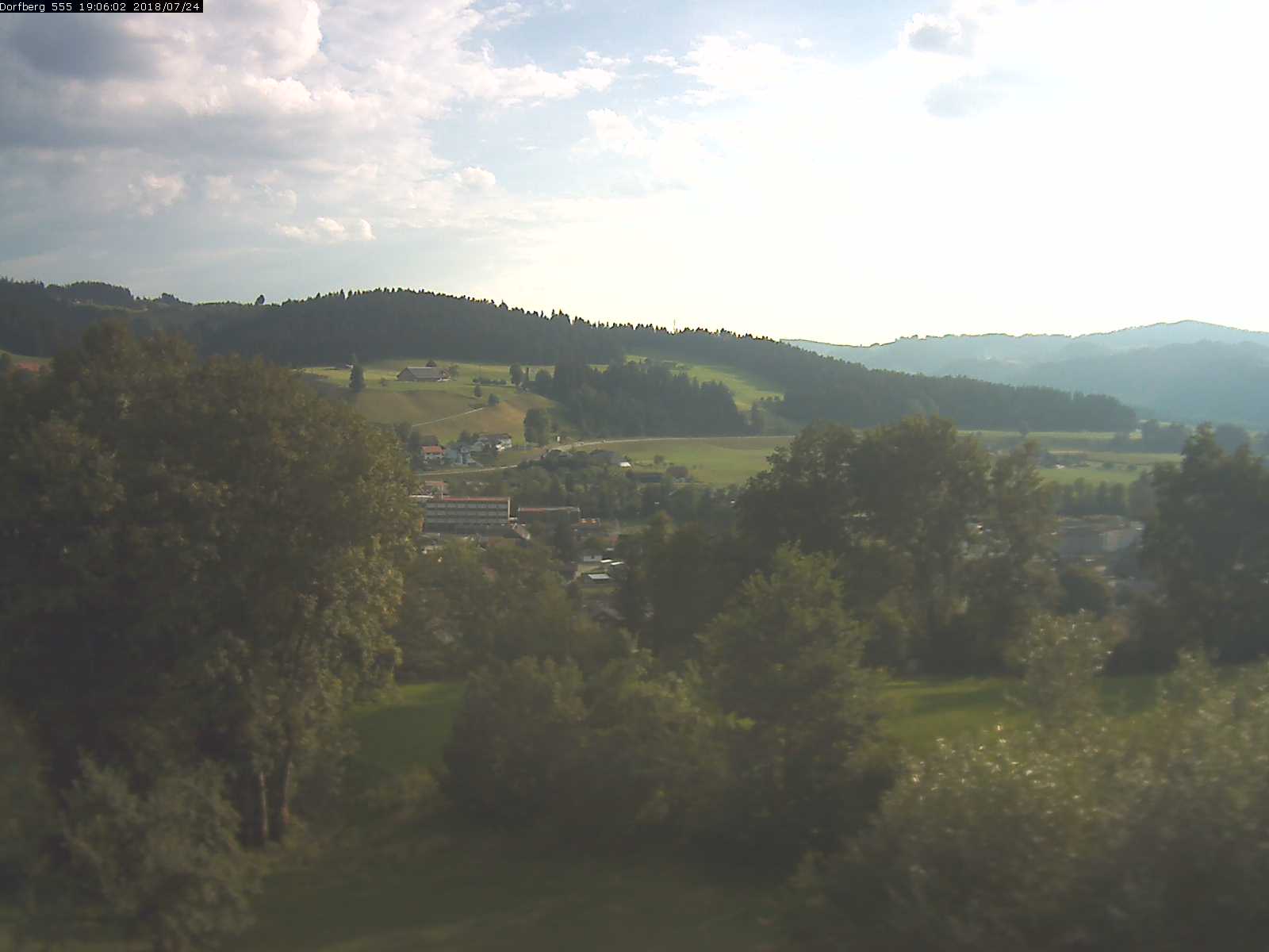 Webcam-Bild: Aussicht vom Dorfberg in Langnau 20180724-190601