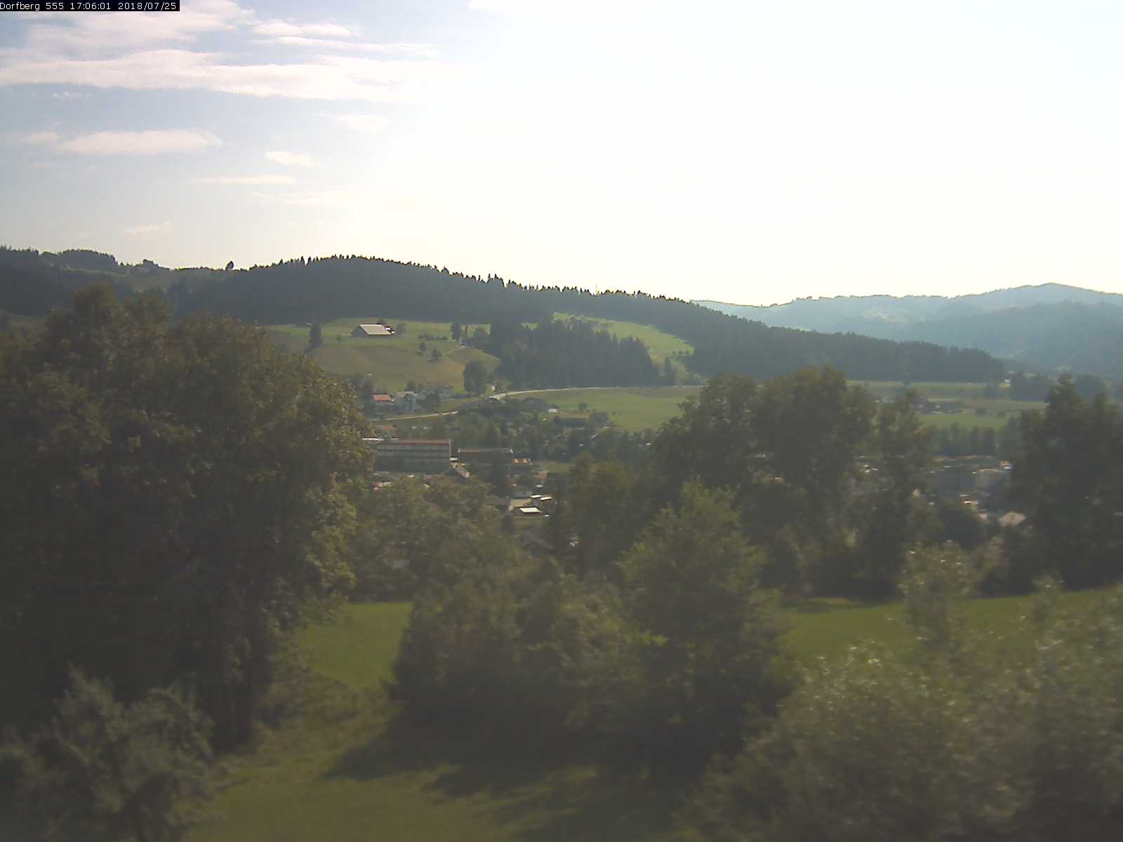 Webcam-Bild: Aussicht vom Dorfberg in Langnau 20180725-170601