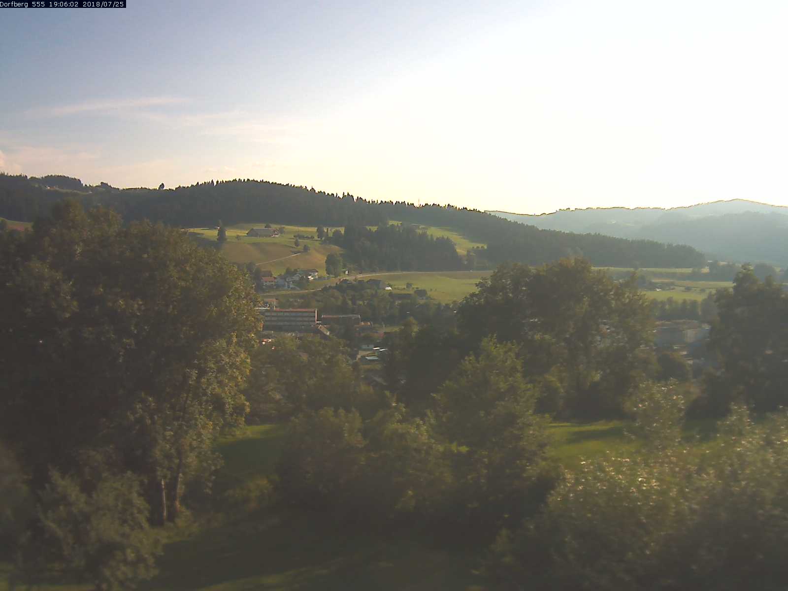 Webcam-Bild: Aussicht vom Dorfberg in Langnau 20180725-190601