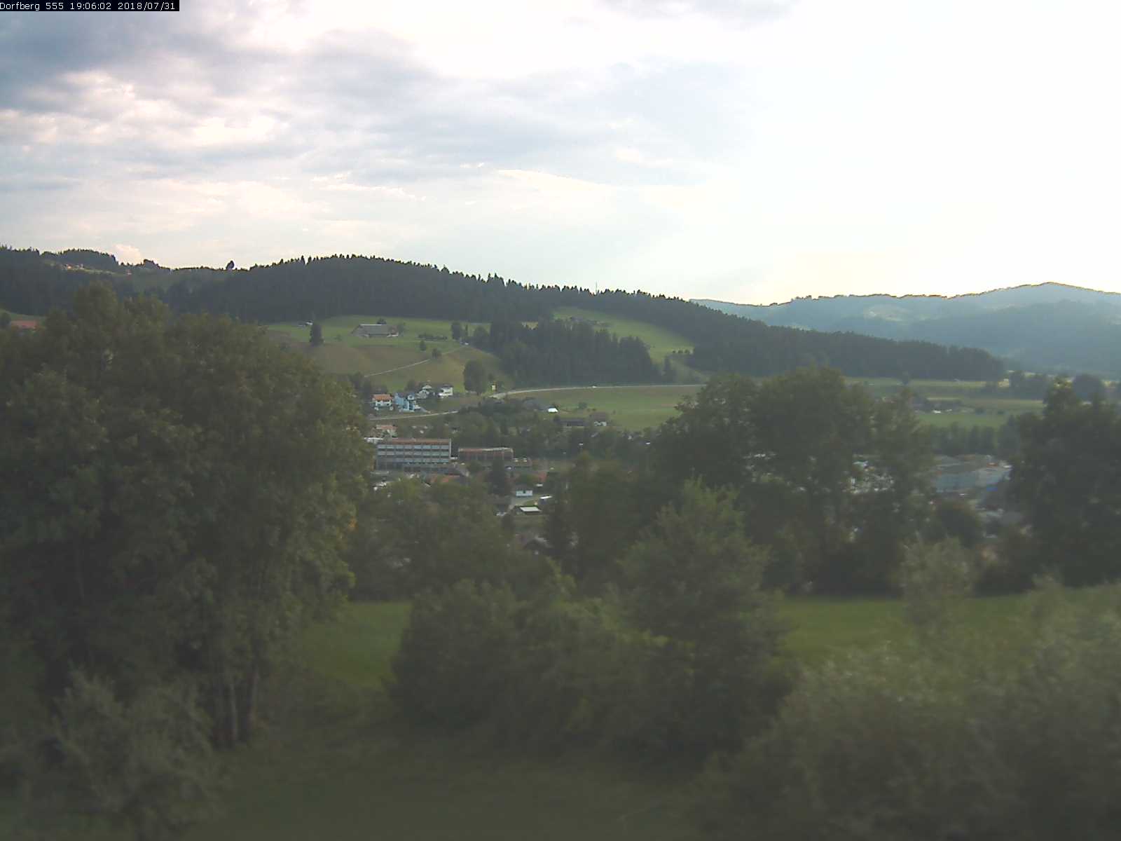 Webcam-Bild: Aussicht vom Dorfberg in Langnau 20180731-190601