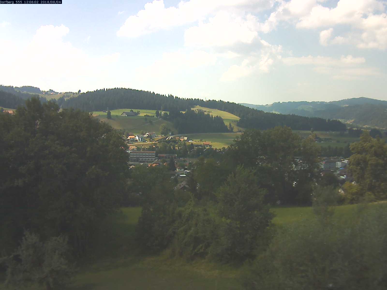 Webcam-Bild: Aussicht vom Dorfberg in Langnau 20180804-120601