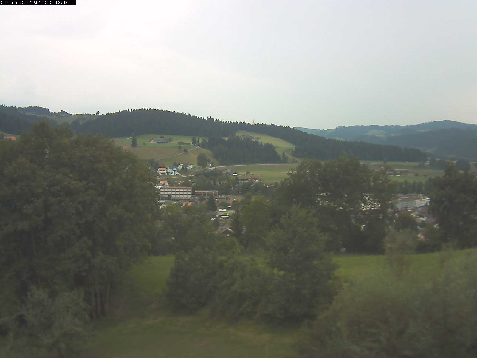 Webcam-Bild: Aussicht vom Dorfberg in Langnau 20180804-190602