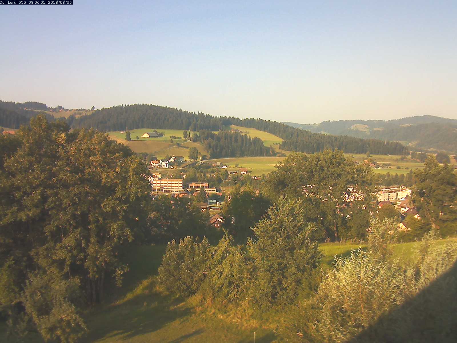 Webcam-Bild: Aussicht vom Dorfberg in Langnau 20180805-080601