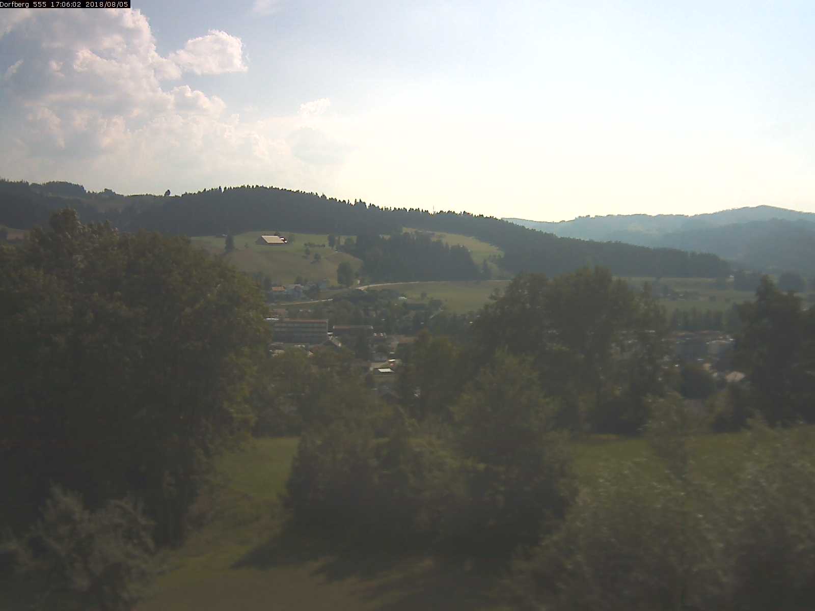 Webcam-Bild: Aussicht vom Dorfberg in Langnau 20180805-170601