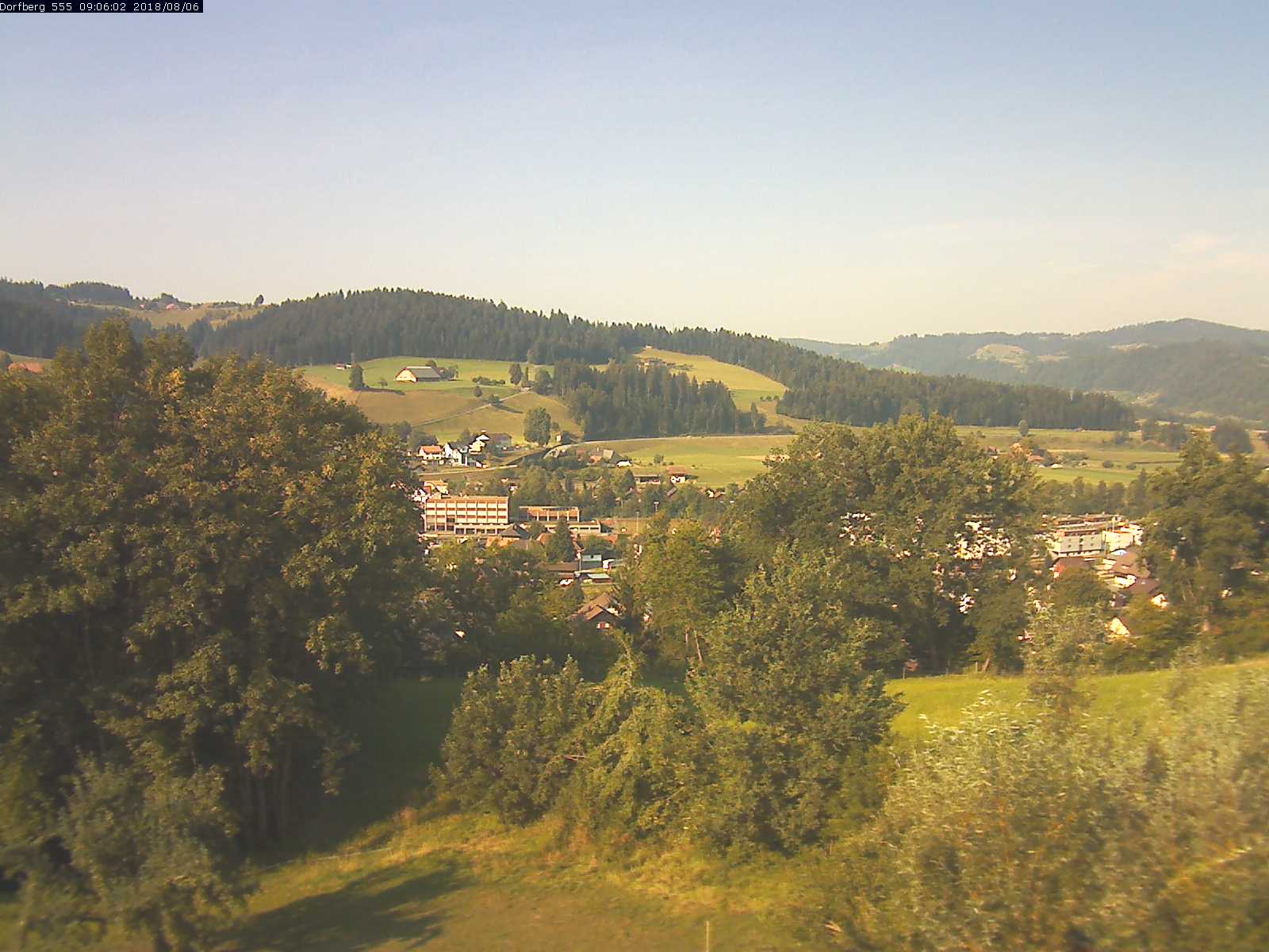Webcam-Bild: Aussicht vom Dorfberg in Langnau 20180806-090601