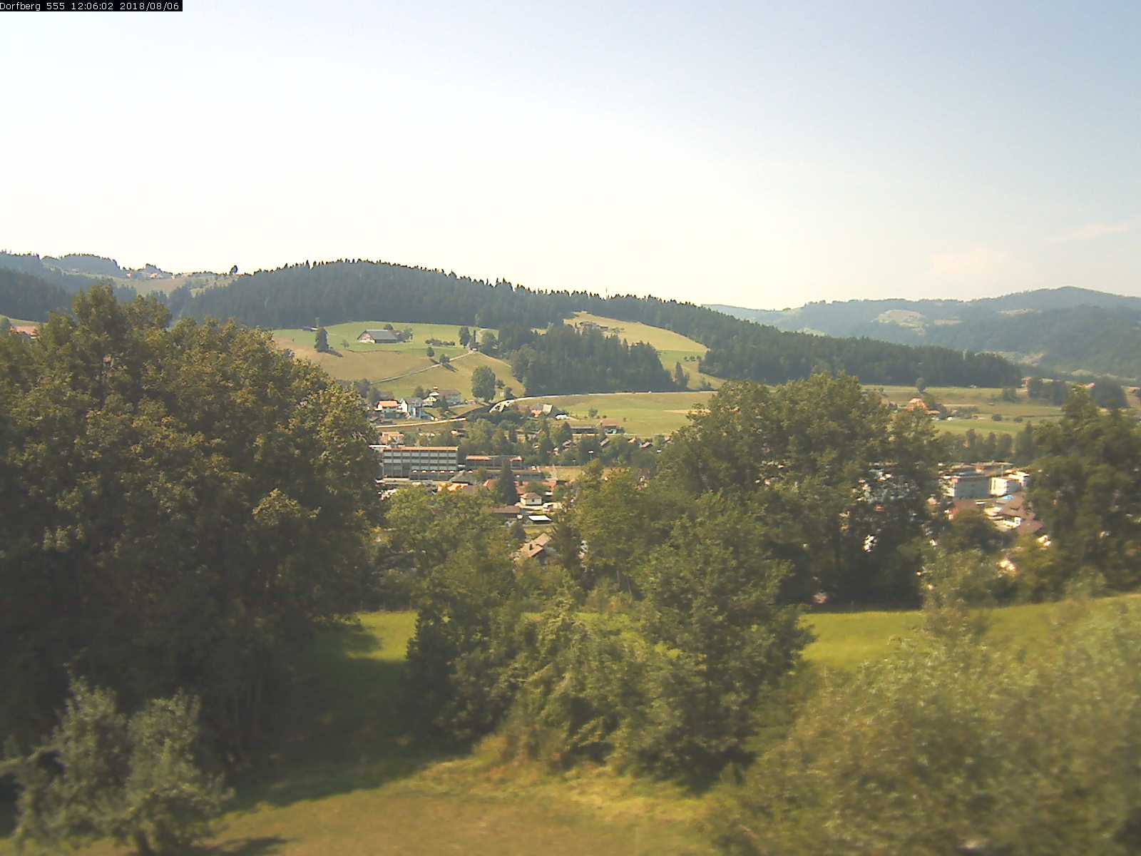 Webcam-Bild: Aussicht vom Dorfberg in Langnau 20180806-120601