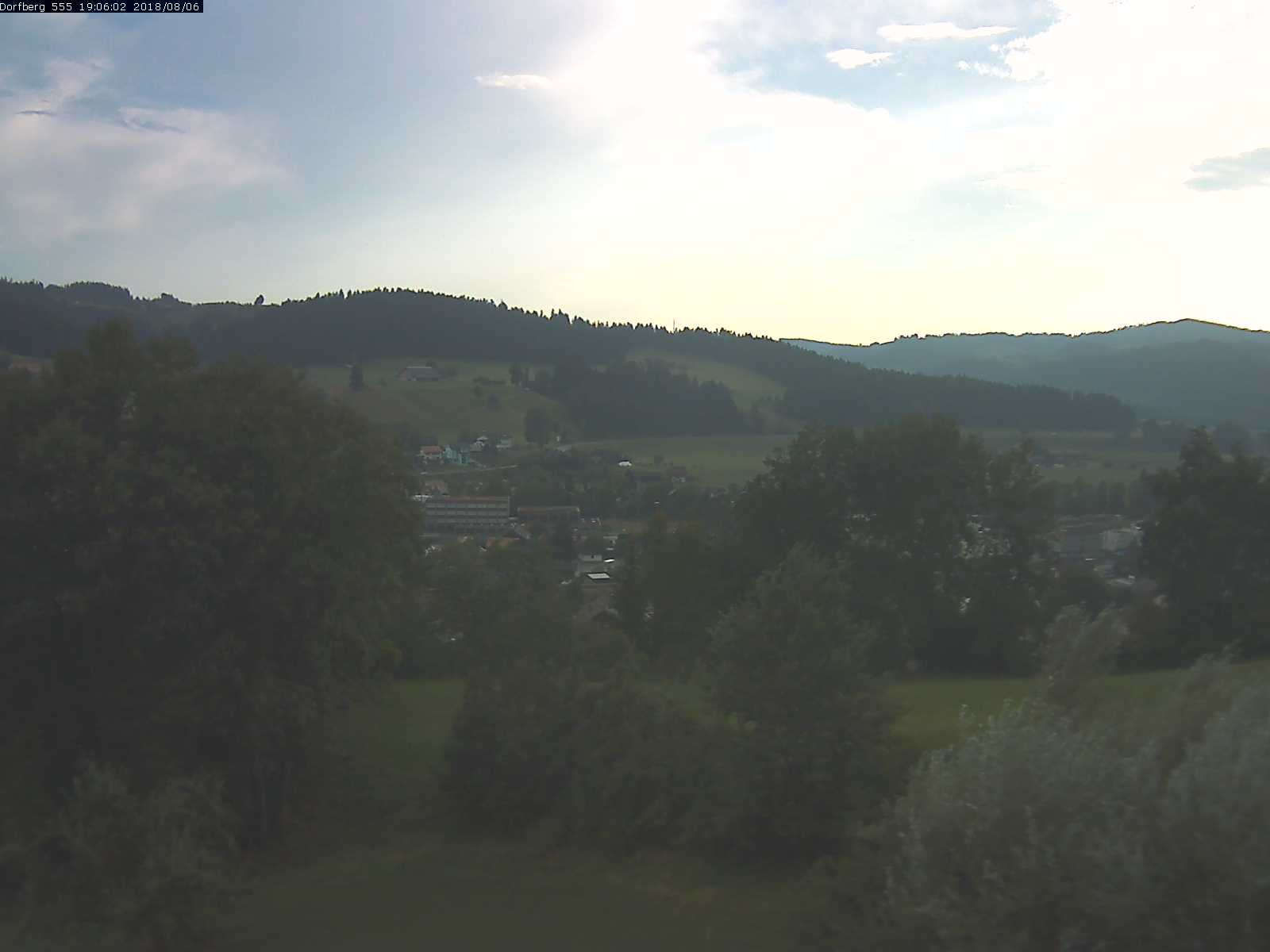 Webcam-Bild: Aussicht vom Dorfberg in Langnau 20180806-190601