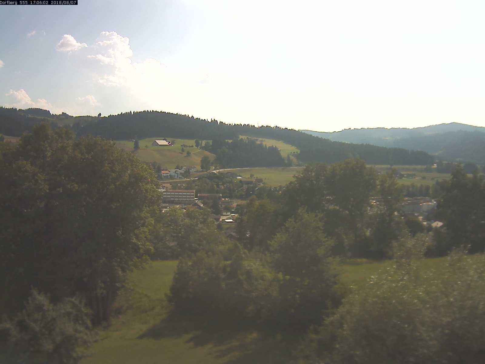 Webcam-Bild: Aussicht vom Dorfberg in Langnau 20180807-170601