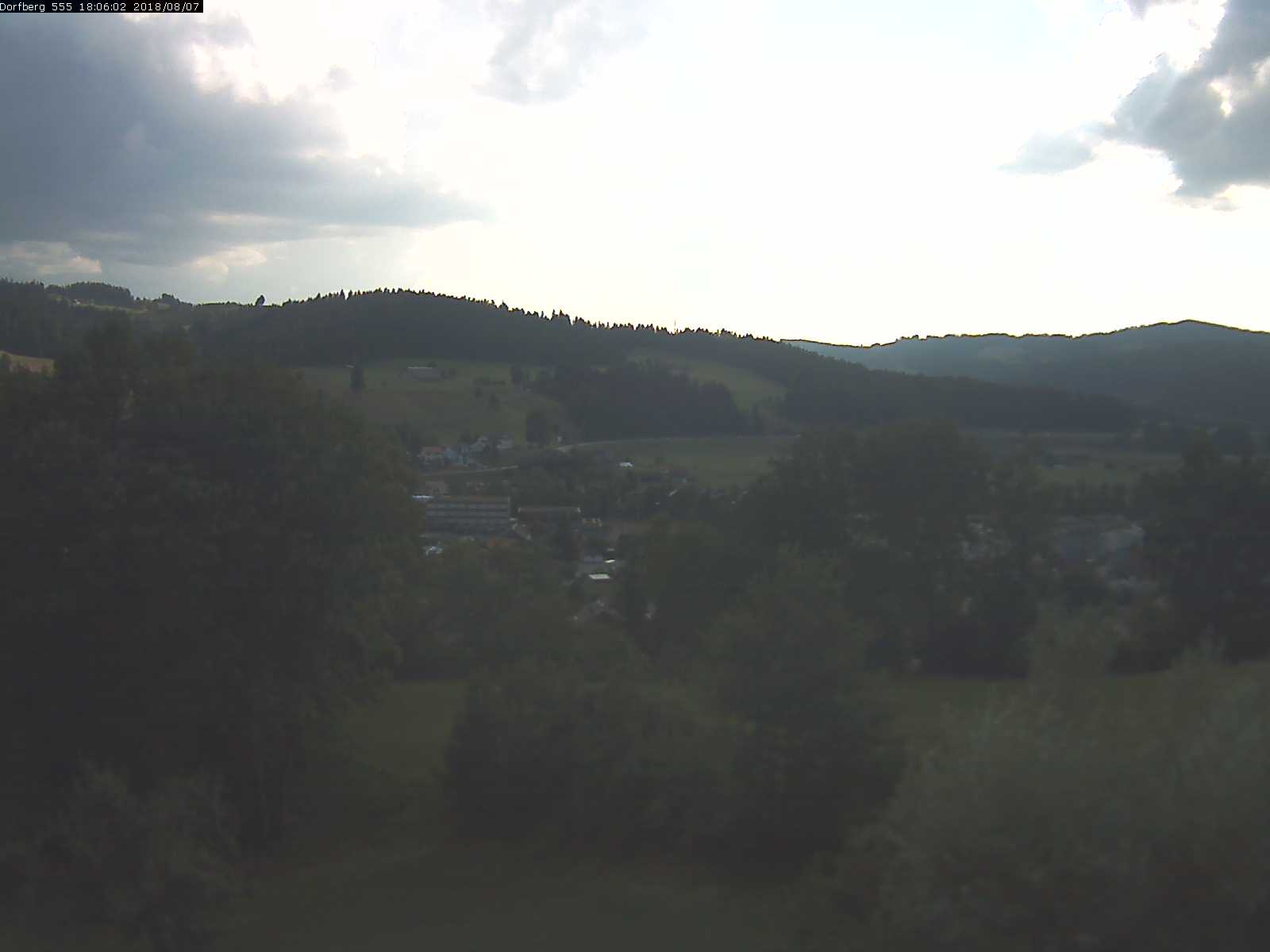 Webcam-Bild: Aussicht vom Dorfberg in Langnau 20180807-180601