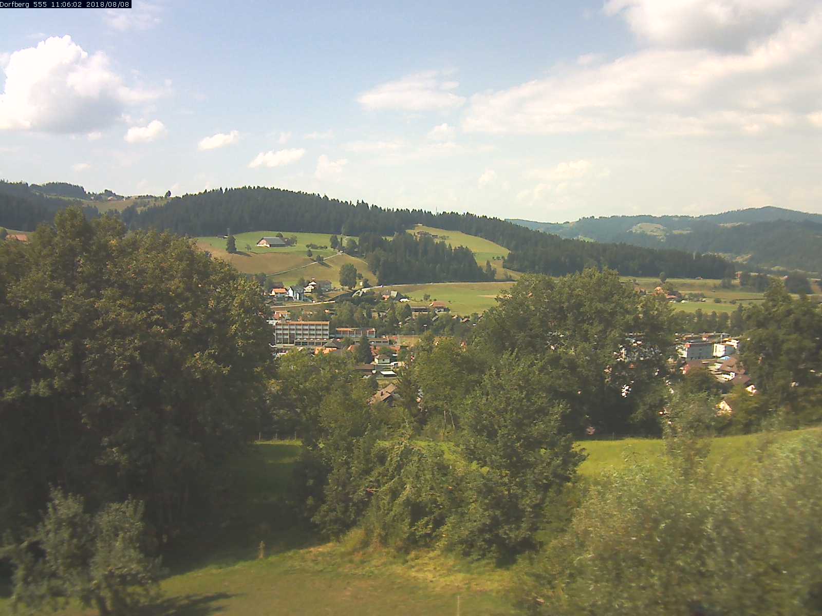 Webcam-Bild: Aussicht vom Dorfberg in Langnau 20180808-110601