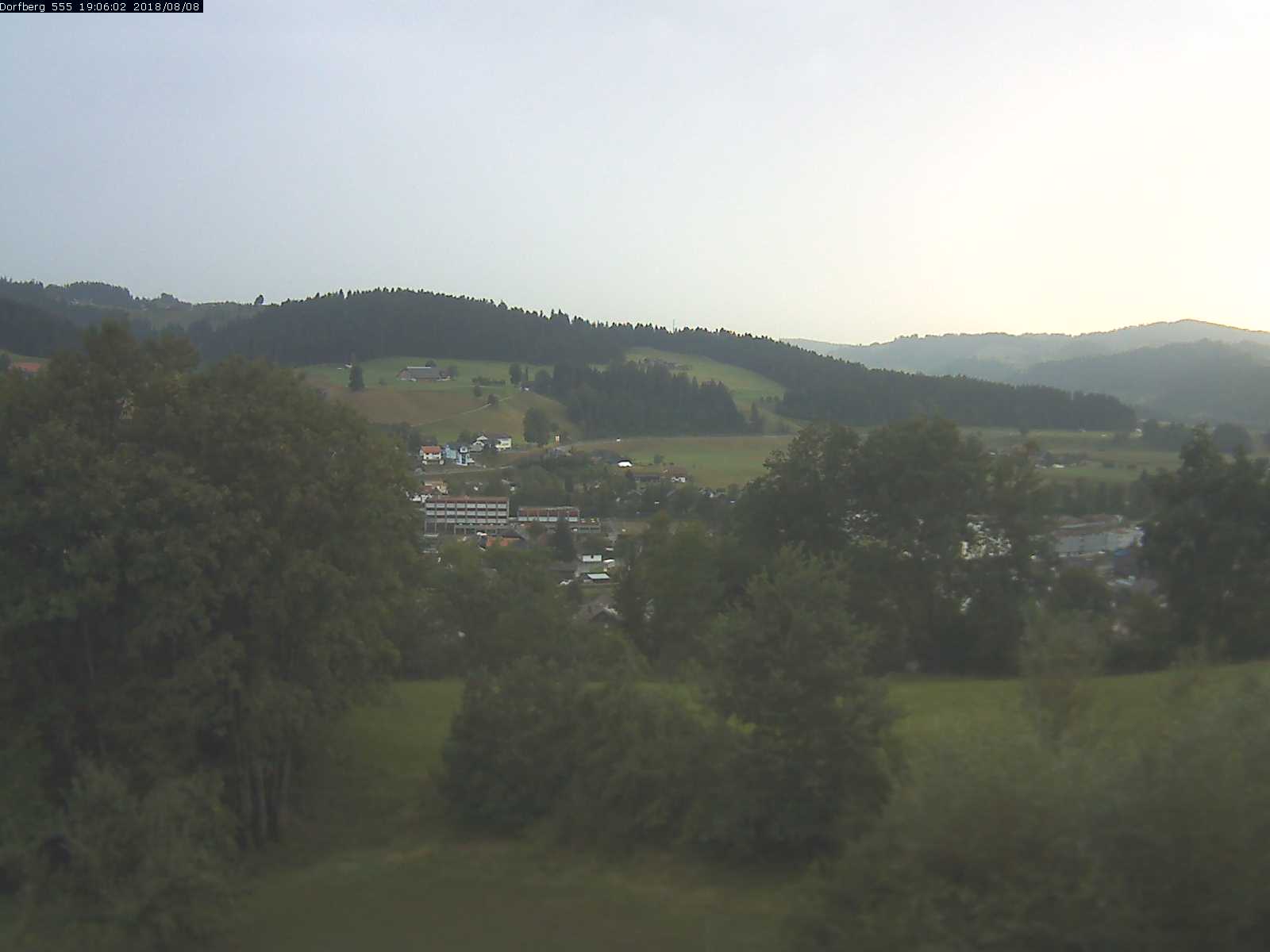 Webcam-Bild: Aussicht vom Dorfberg in Langnau 20180808-190601
