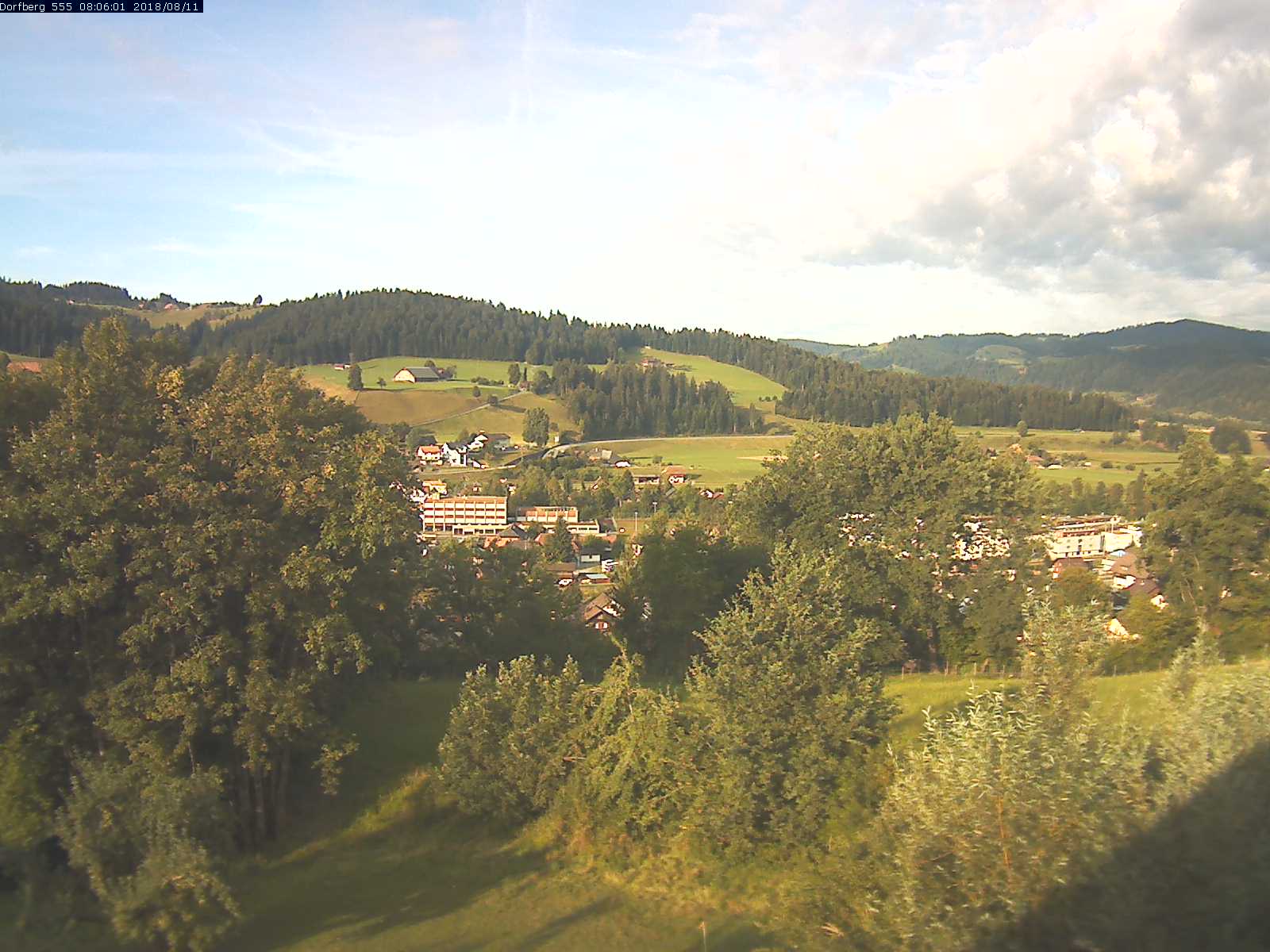 Webcam-Bild: Aussicht vom Dorfberg in Langnau 20180811-080601