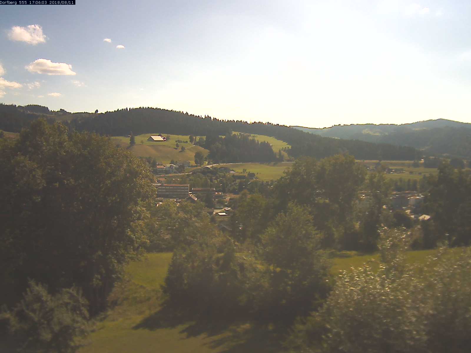 Webcam-Bild: Aussicht vom Dorfberg in Langnau 20180811-170601