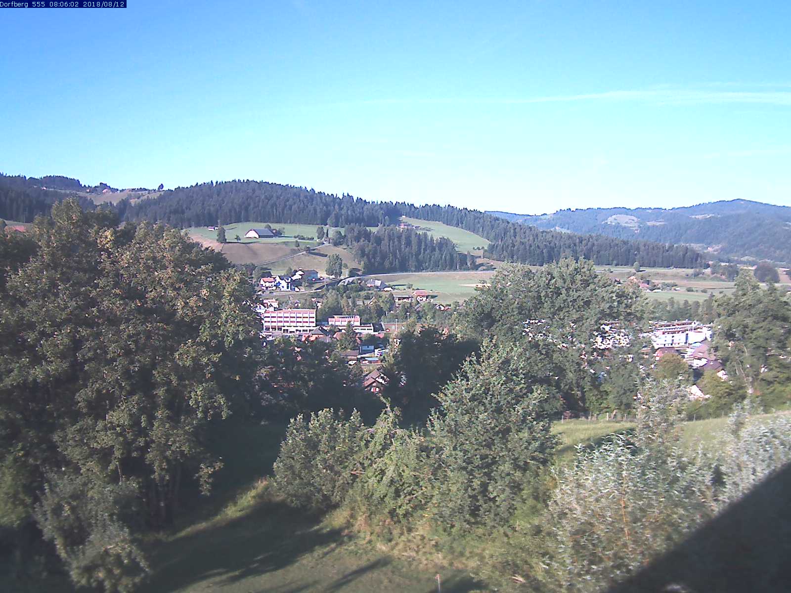 Webcam-Bild: Aussicht vom Dorfberg in Langnau 20180812-080601