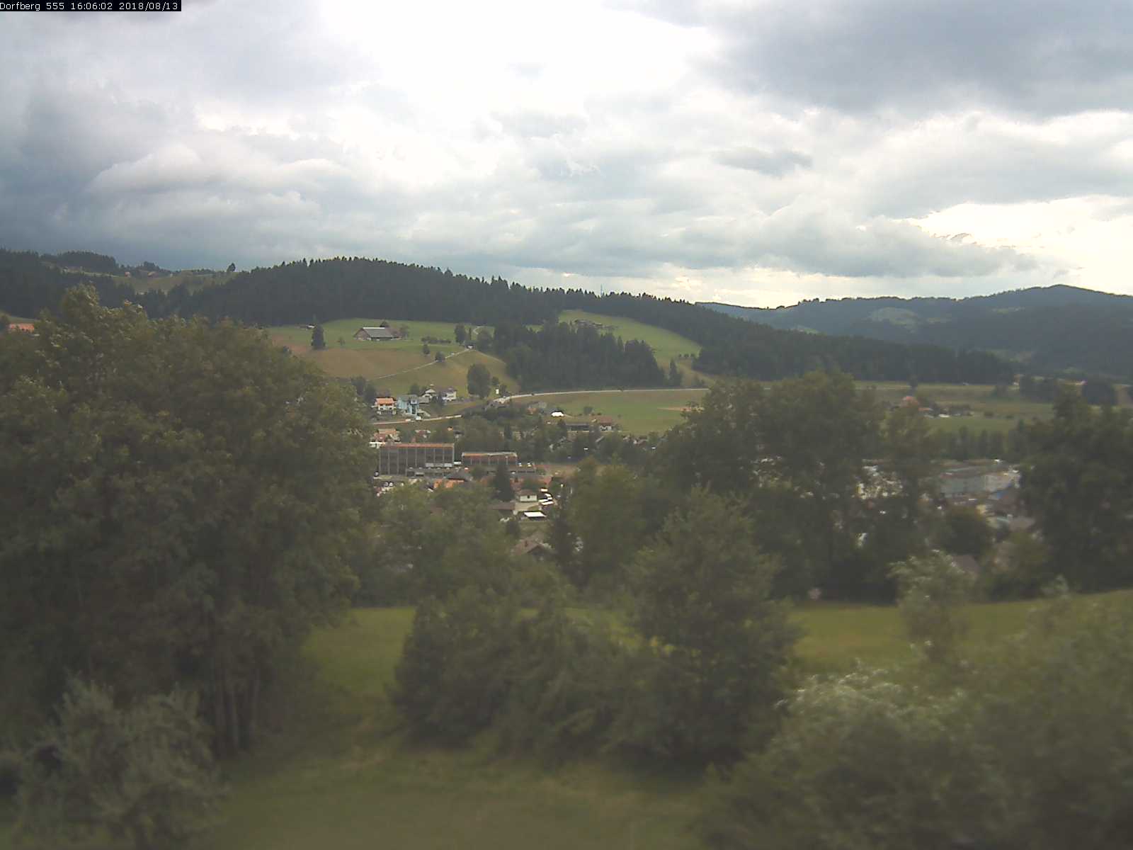 Webcam-Bild: Aussicht vom Dorfberg in Langnau 20180813-160601