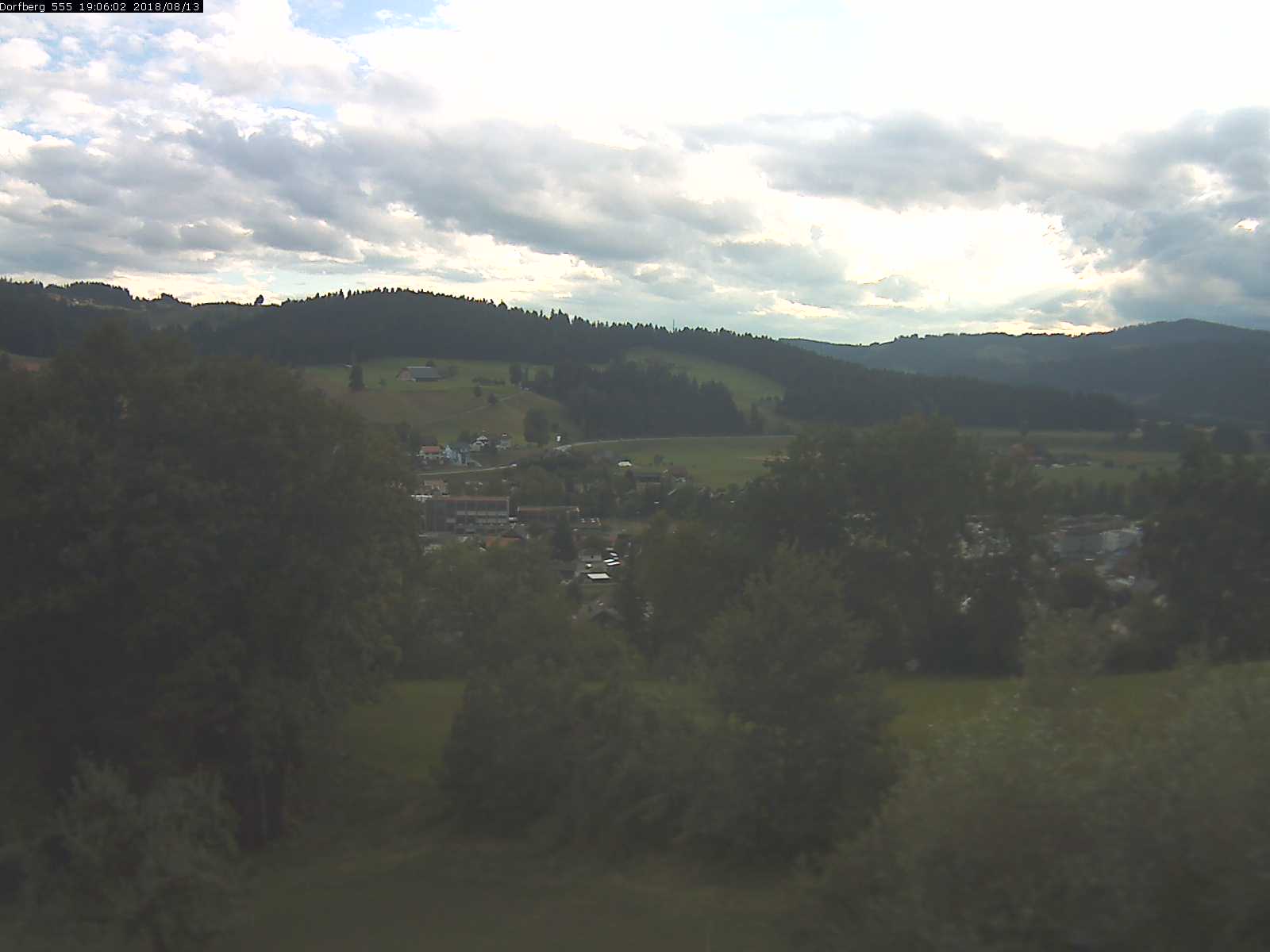 Webcam-Bild: Aussicht vom Dorfberg in Langnau 20180813-190601