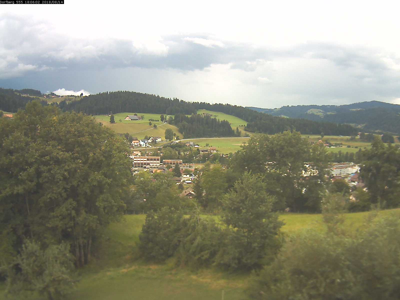 Webcam-Bild: Aussicht vom Dorfberg in Langnau 20180814-180601
