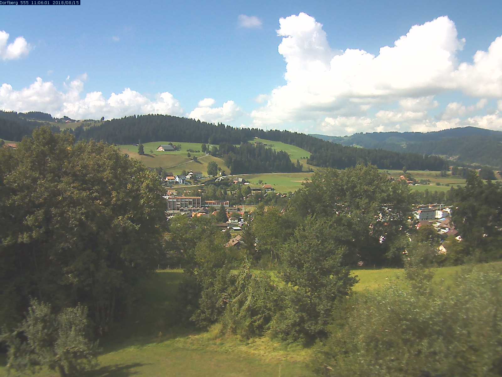 Webcam-Bild: Aussicht vom Dorfberg in Langnau 20180815-110601