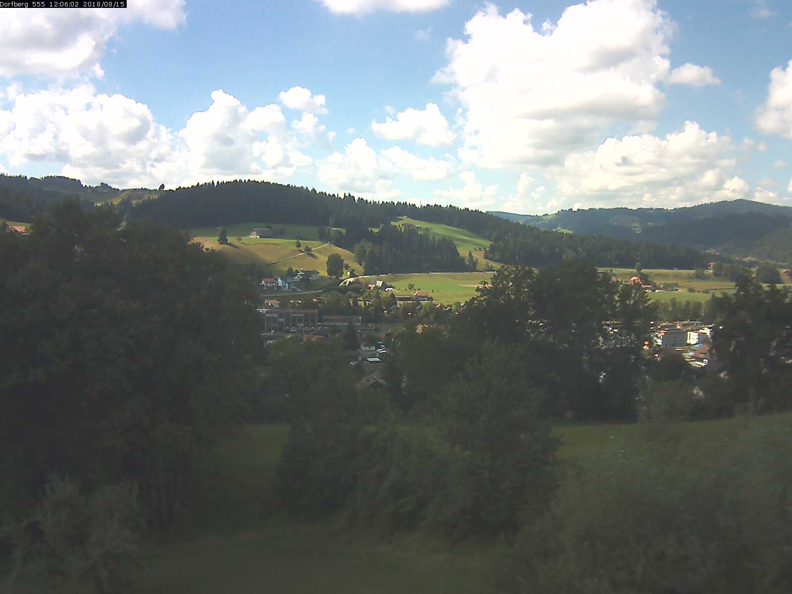 Webcam-Bild: Aussicht vom Dorfberg in Langnau 20180815-120601